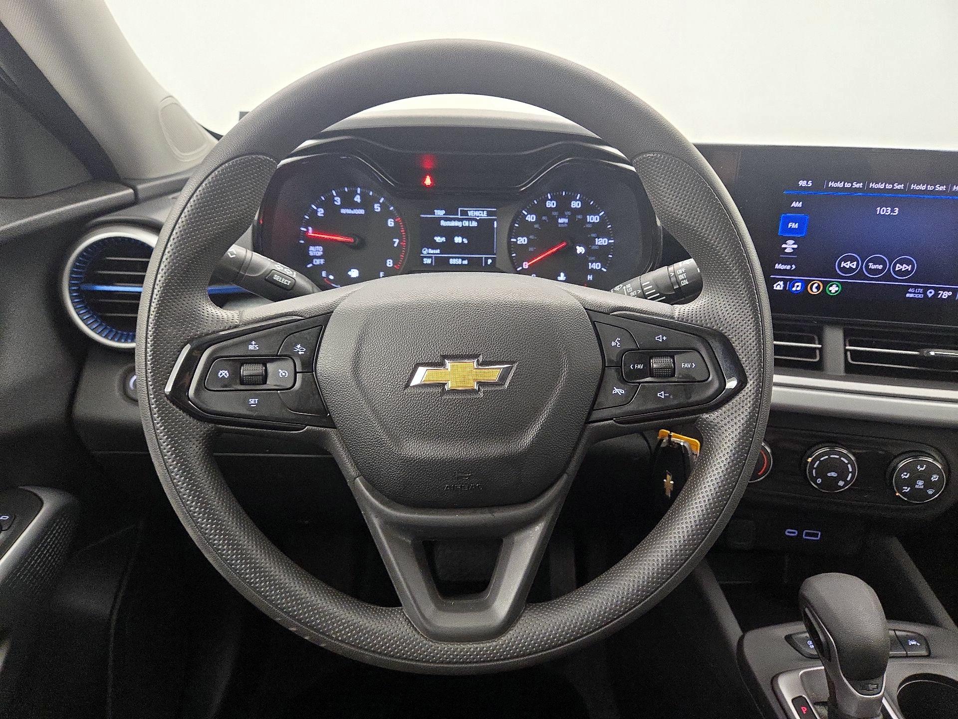 Thumbnail: 2024 Chevrolet Trax - 10