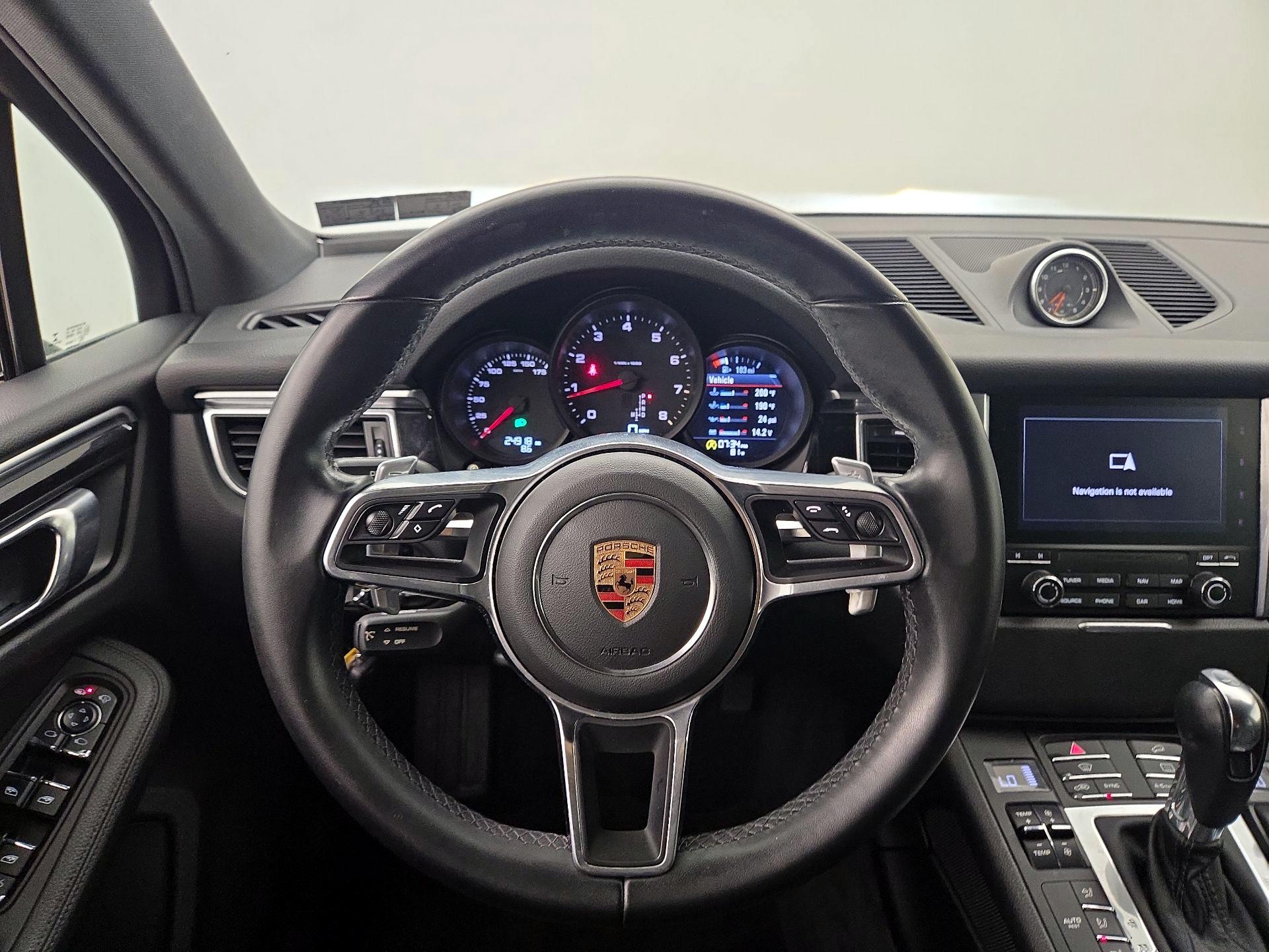 Thumbnail: 2018 Porsche Macan - 10