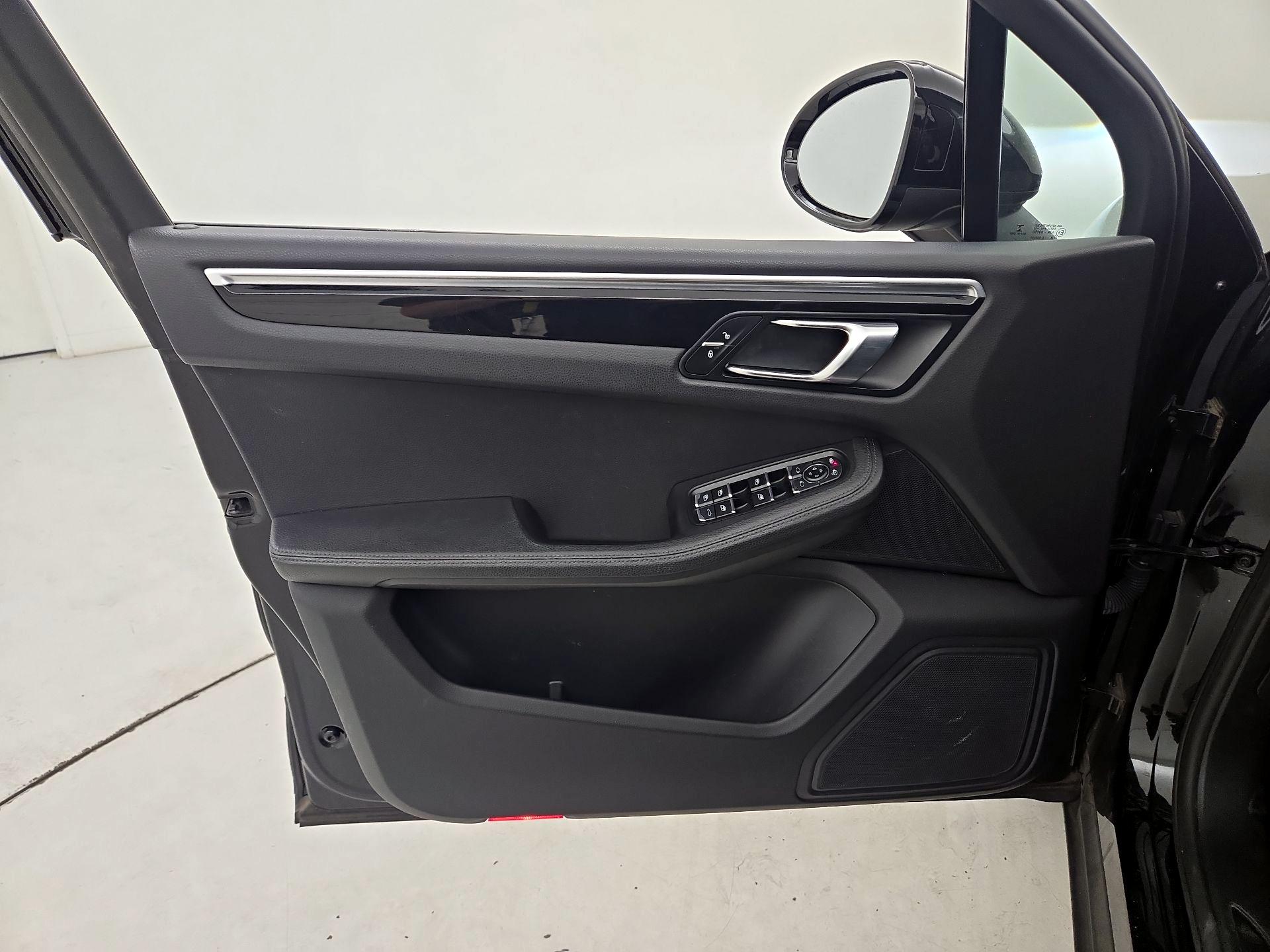 Thumbnail: 2018 Porsche Macan - 12