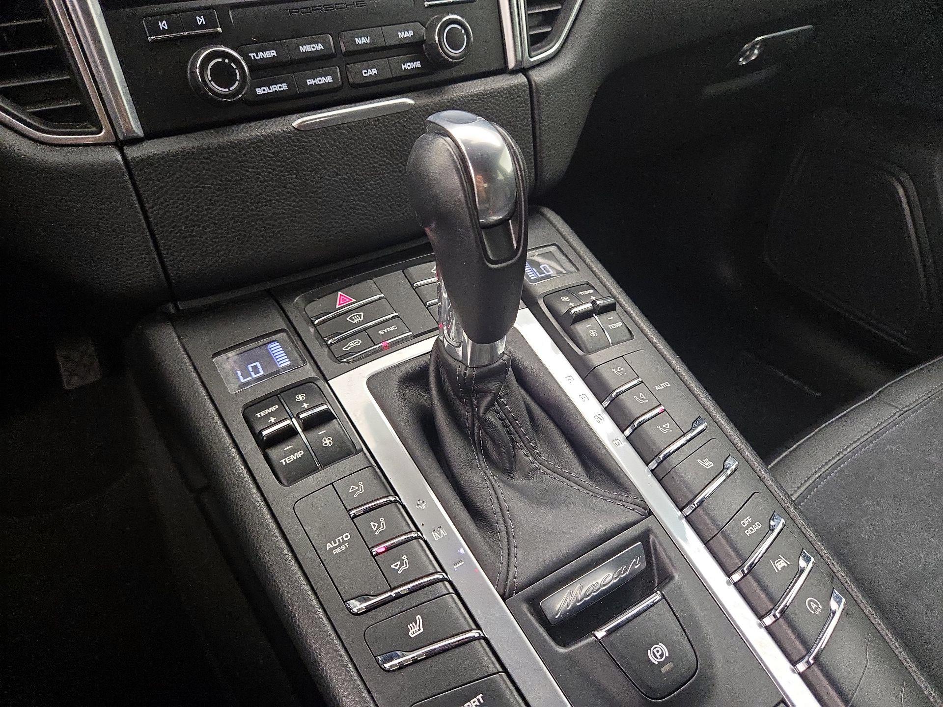 Thumbnail: 2018 Porsche Macan - 17