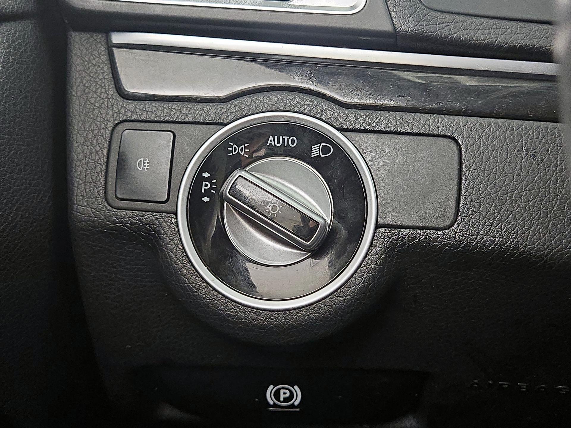 Thumbnail: 2016 Mercedes-Benz E-Class - 13