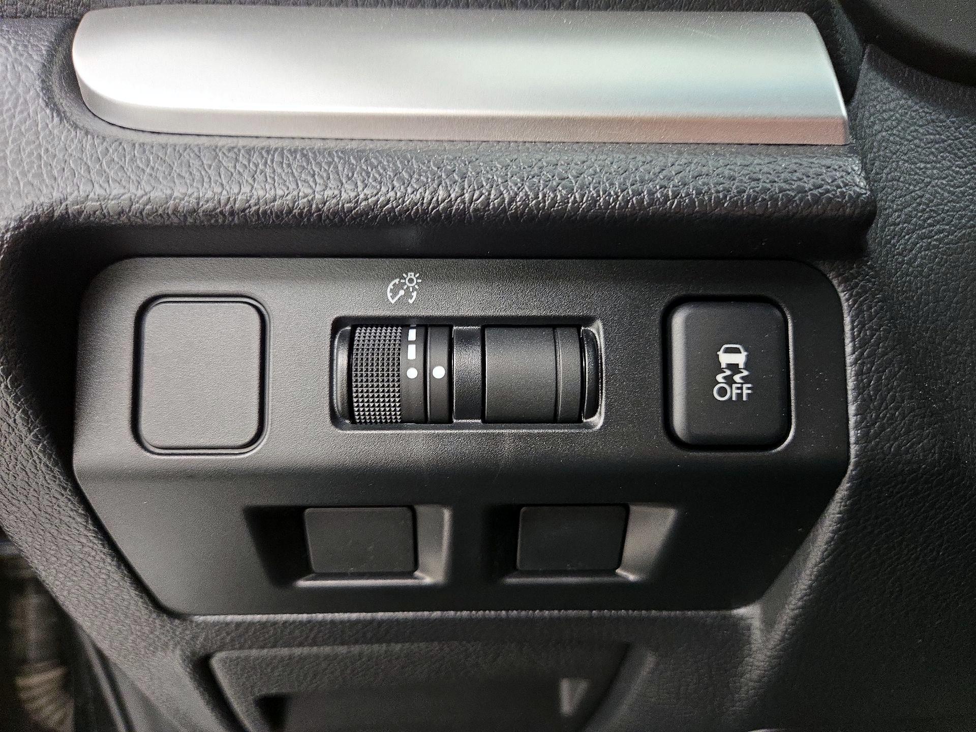 Thumbnail: 2017 Subaru Crosstrek - 13