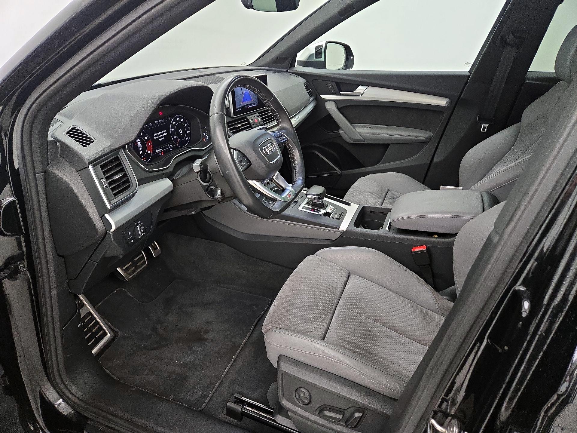 Thumbnail: 2020 Audi SQ5 - 11