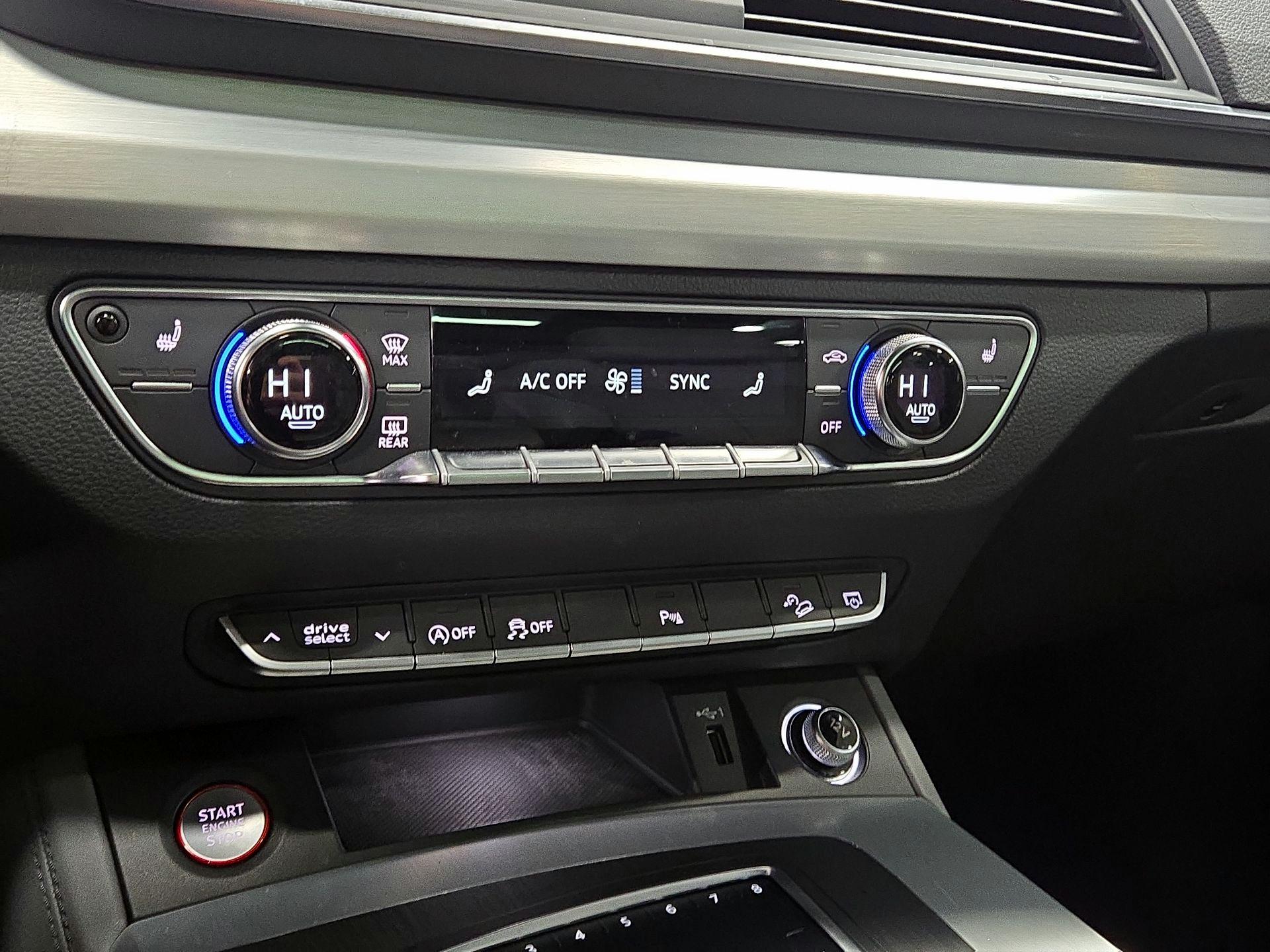 Thumbnail: 2020 Audi SQ5 - 17