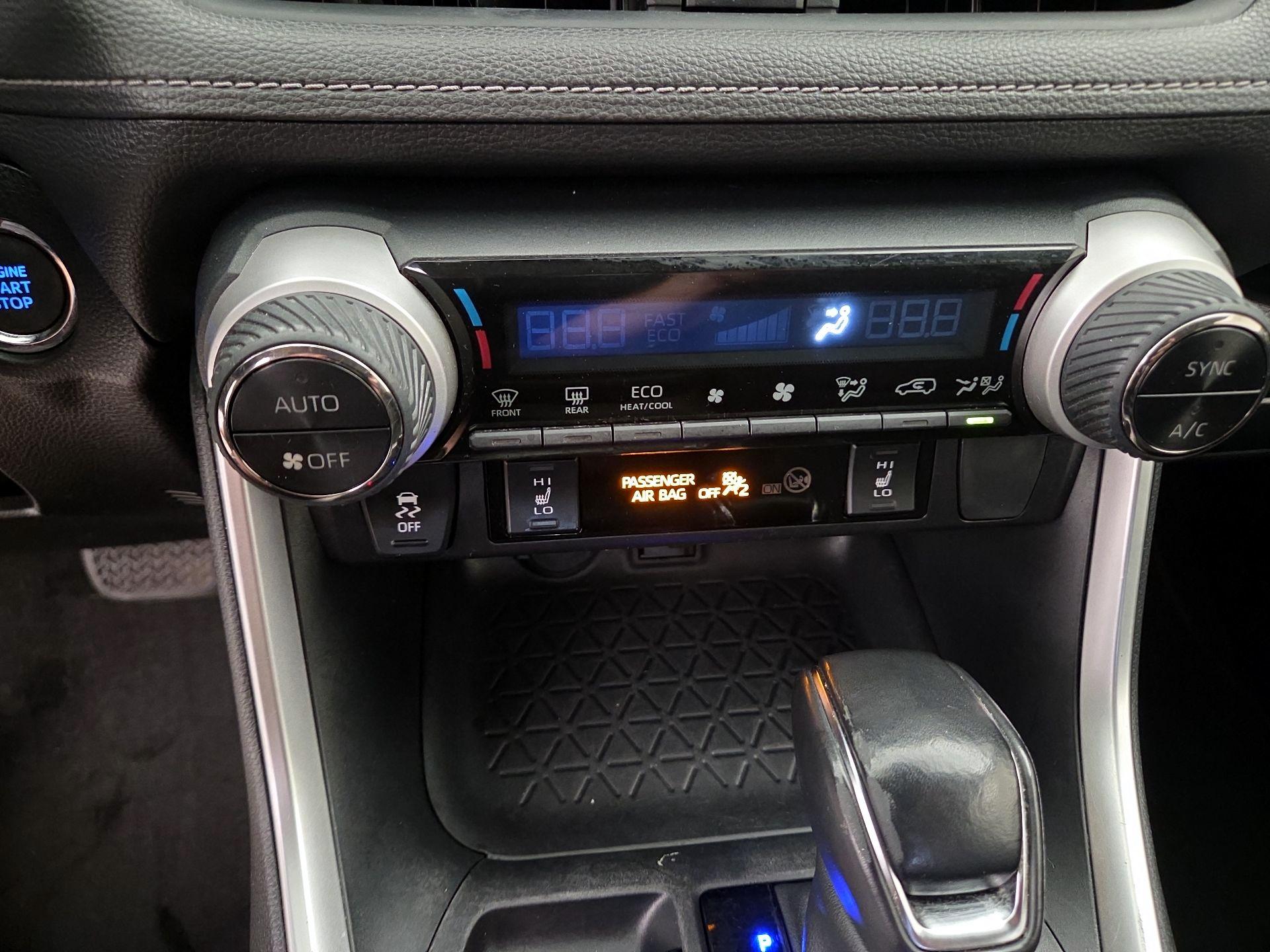 Thumbnail: 2019 Toyota RAV4 - 15