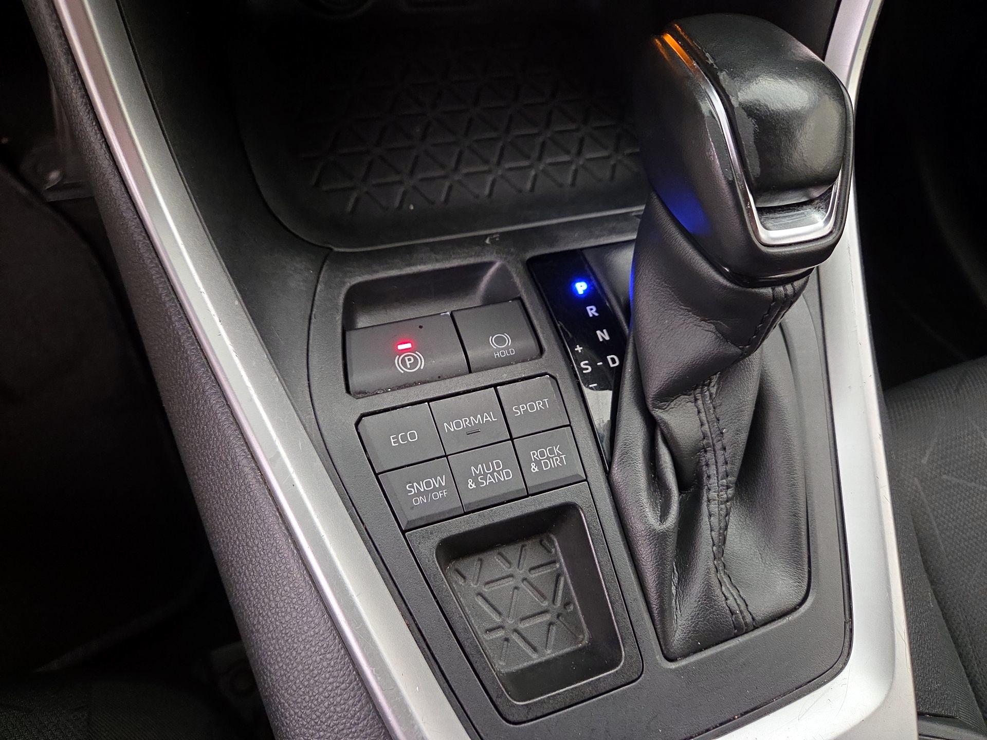 Thumbnail: 2019 Toyota RAV4 - 16