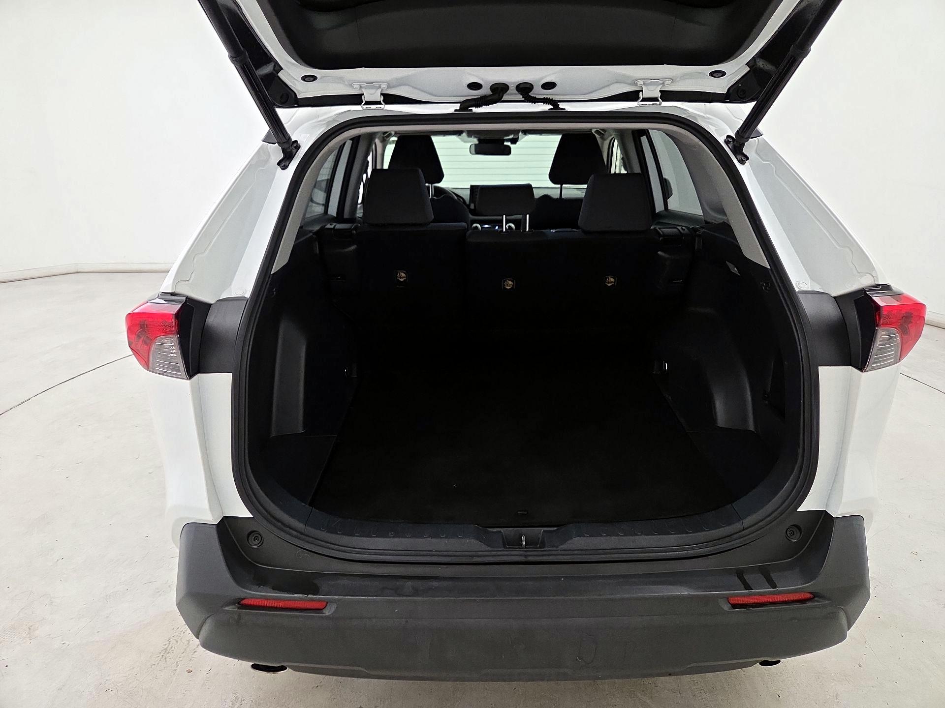 Thumbnail: 2019 Toyota RAV4 - 19