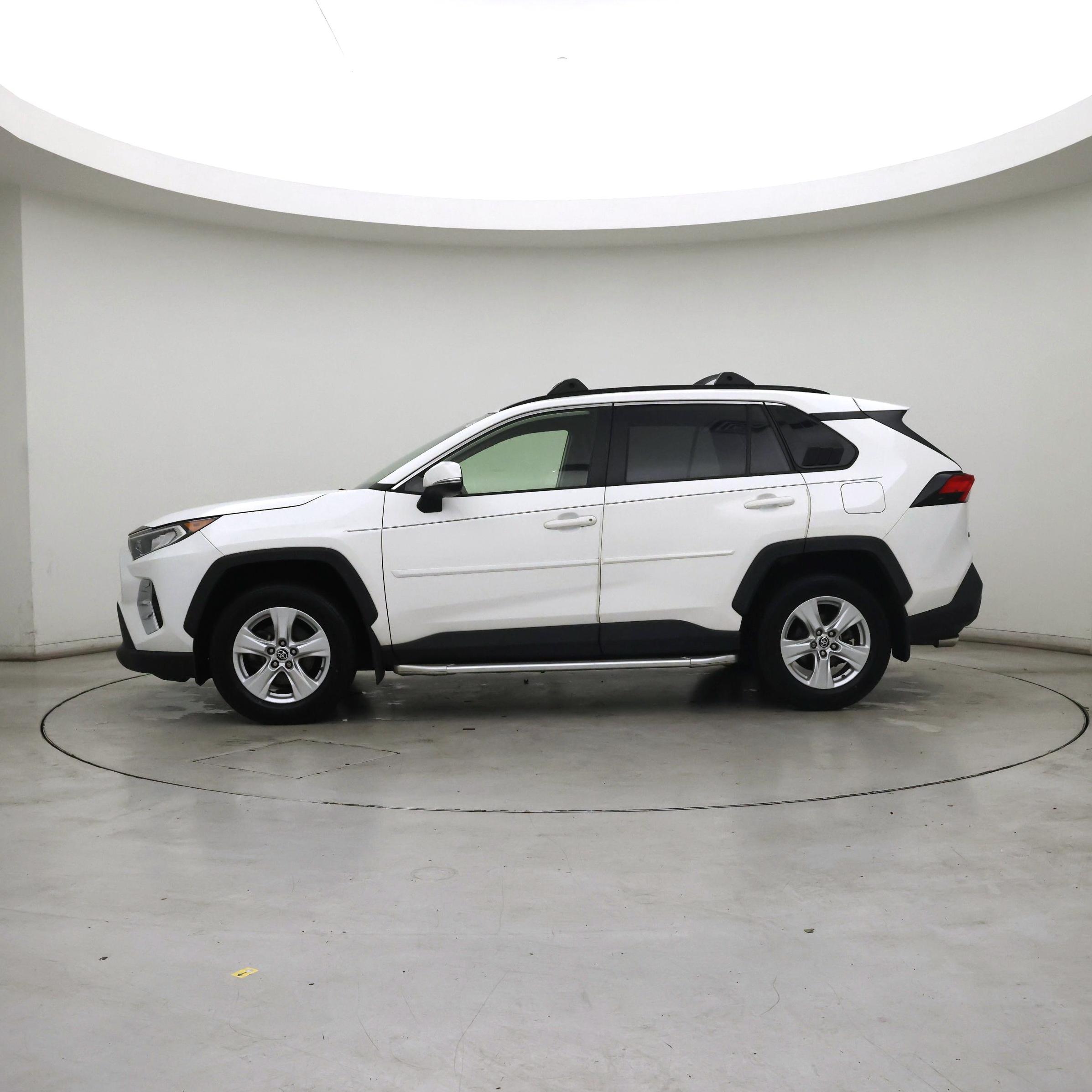 Thumbnail: 2019 Toyota RAV4 - 3