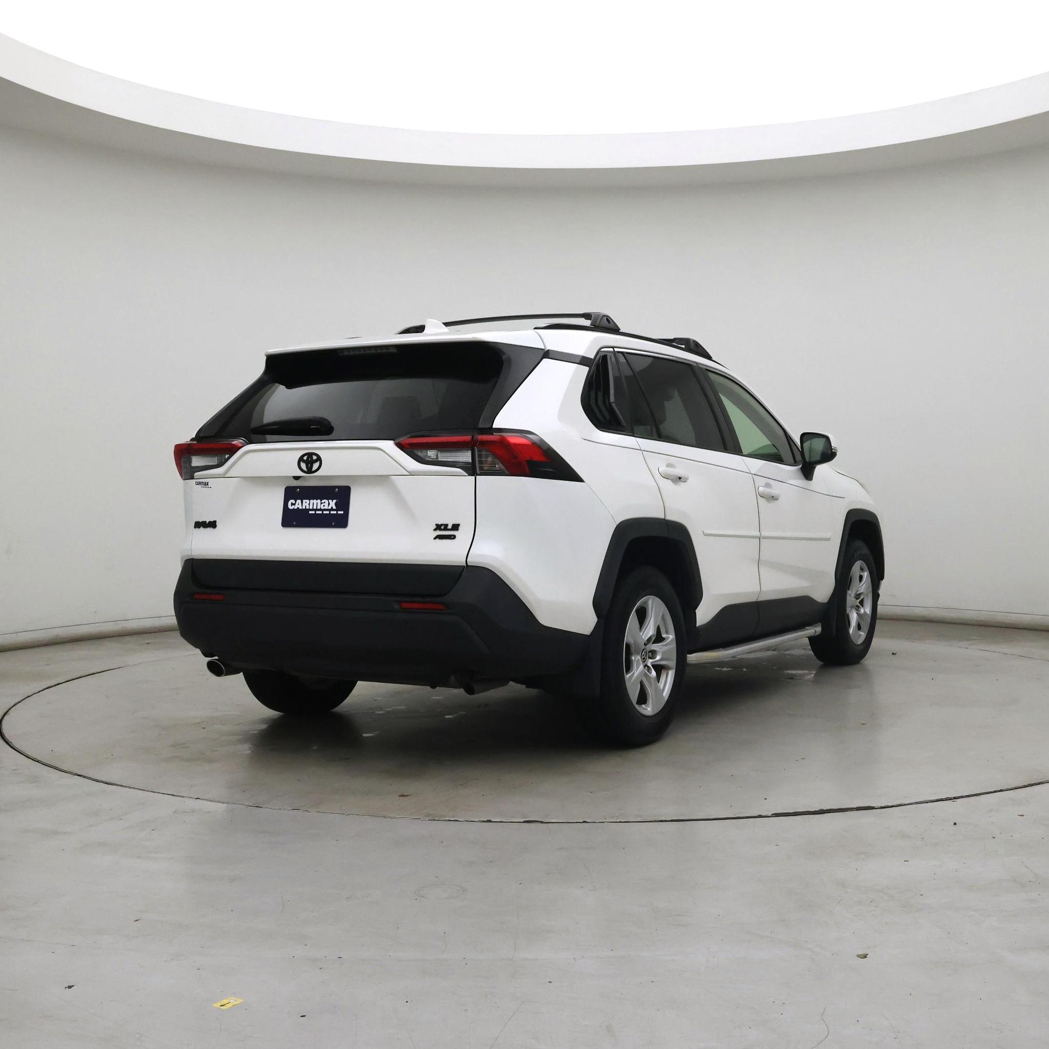 Thumbnail: 2019 Toyota RAV4 - 8
