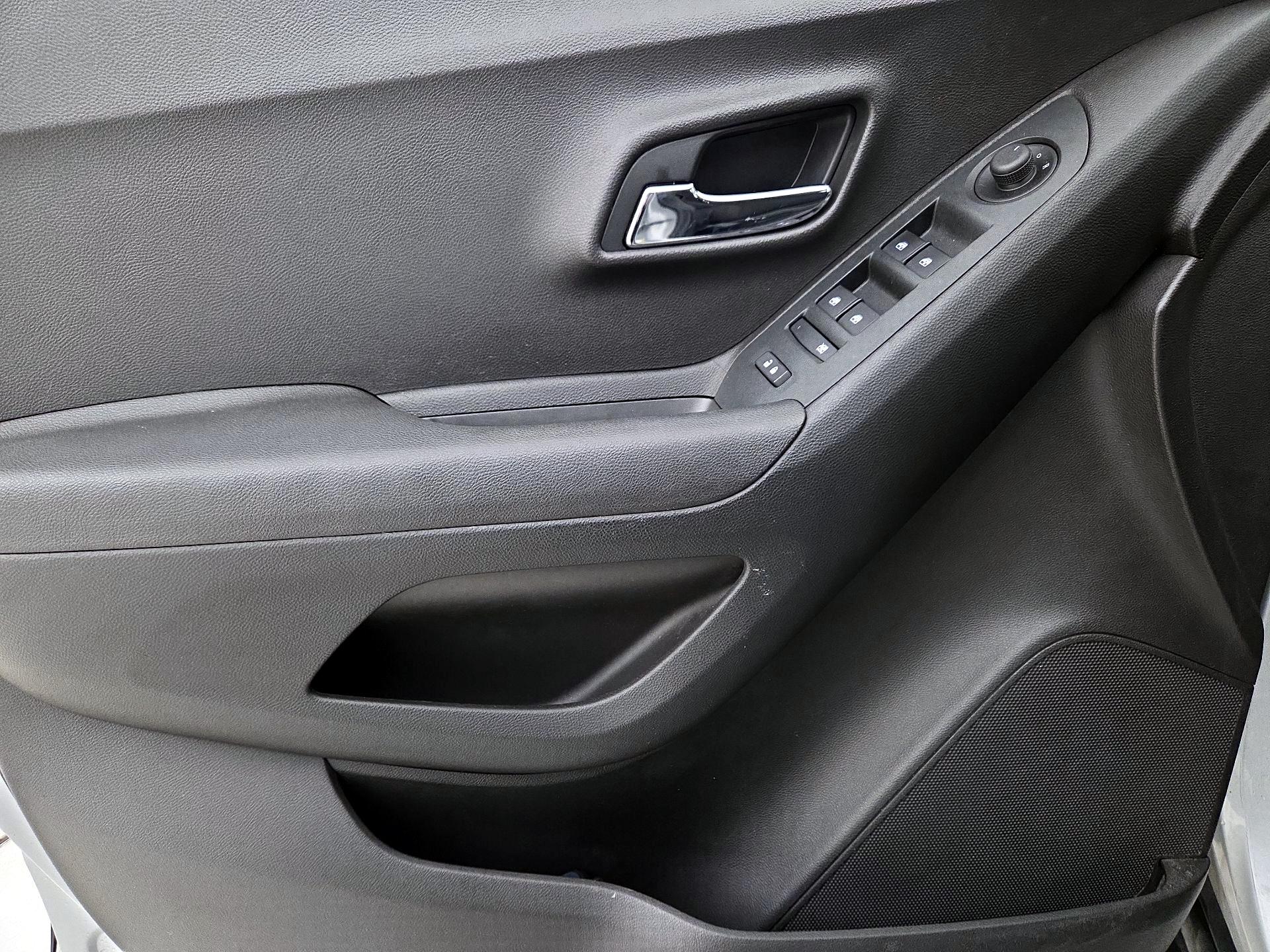 Thumbnail: 2018 Chevrolet Trax - 12