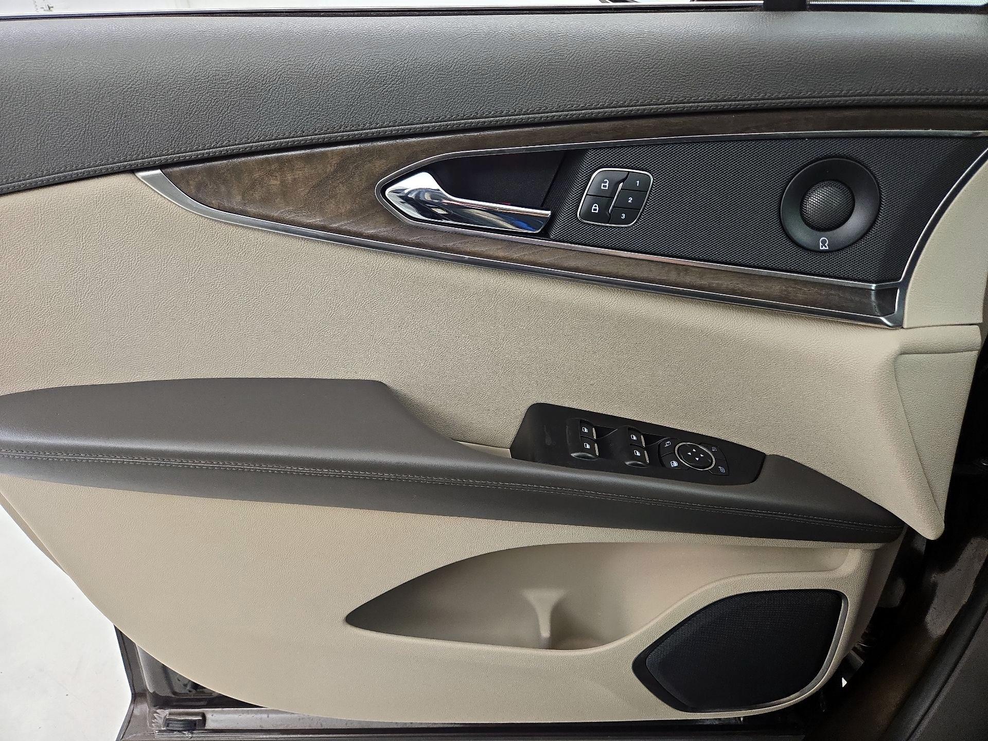 Thumbnail: 2019 Lincoln Nautilus - 12