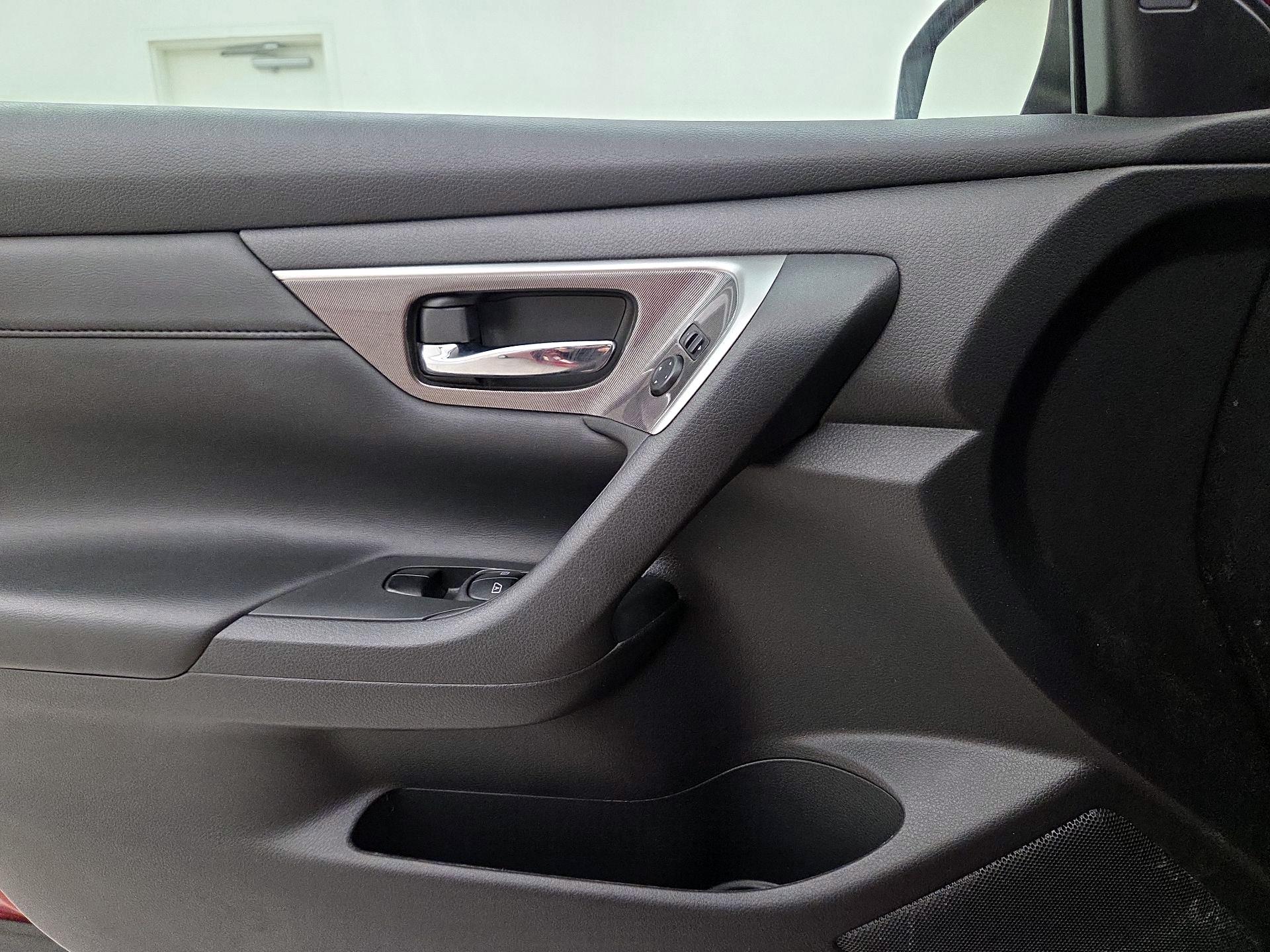 Thumbnail: 2014 Nissan Altima - 12