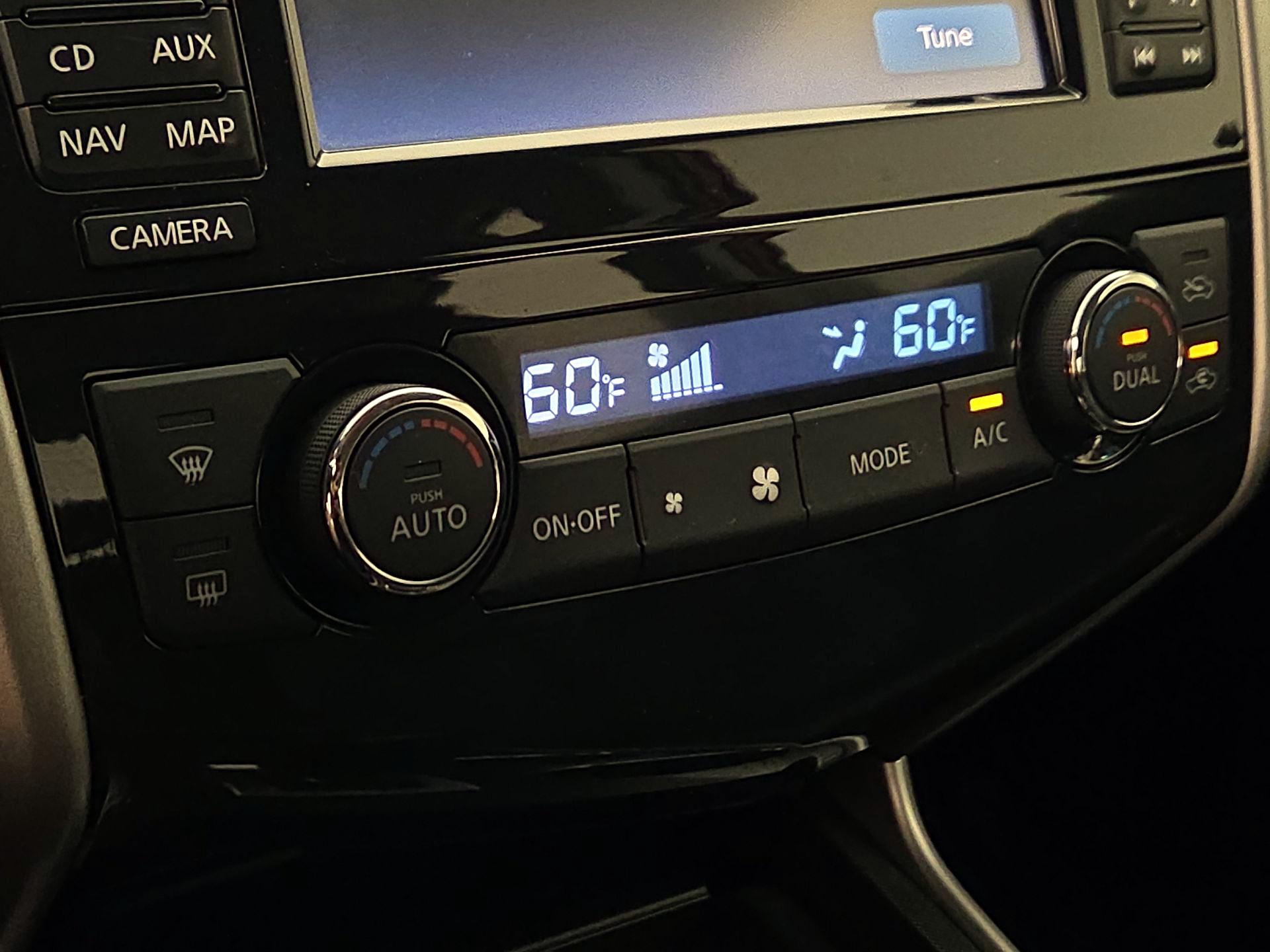 Thumbnail: 2014 Nissan Altima - 17