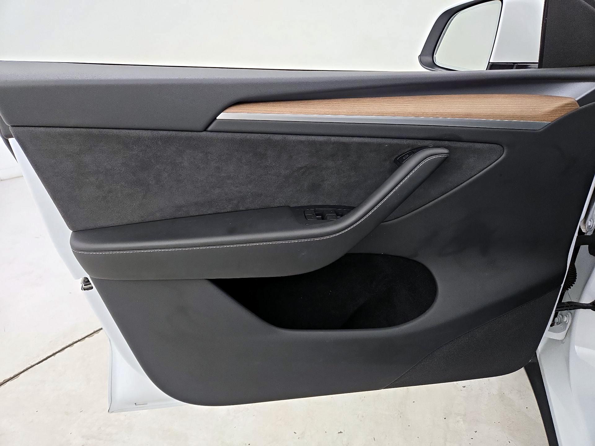 Thumbnail: 2023 Tesla Model Y - 12