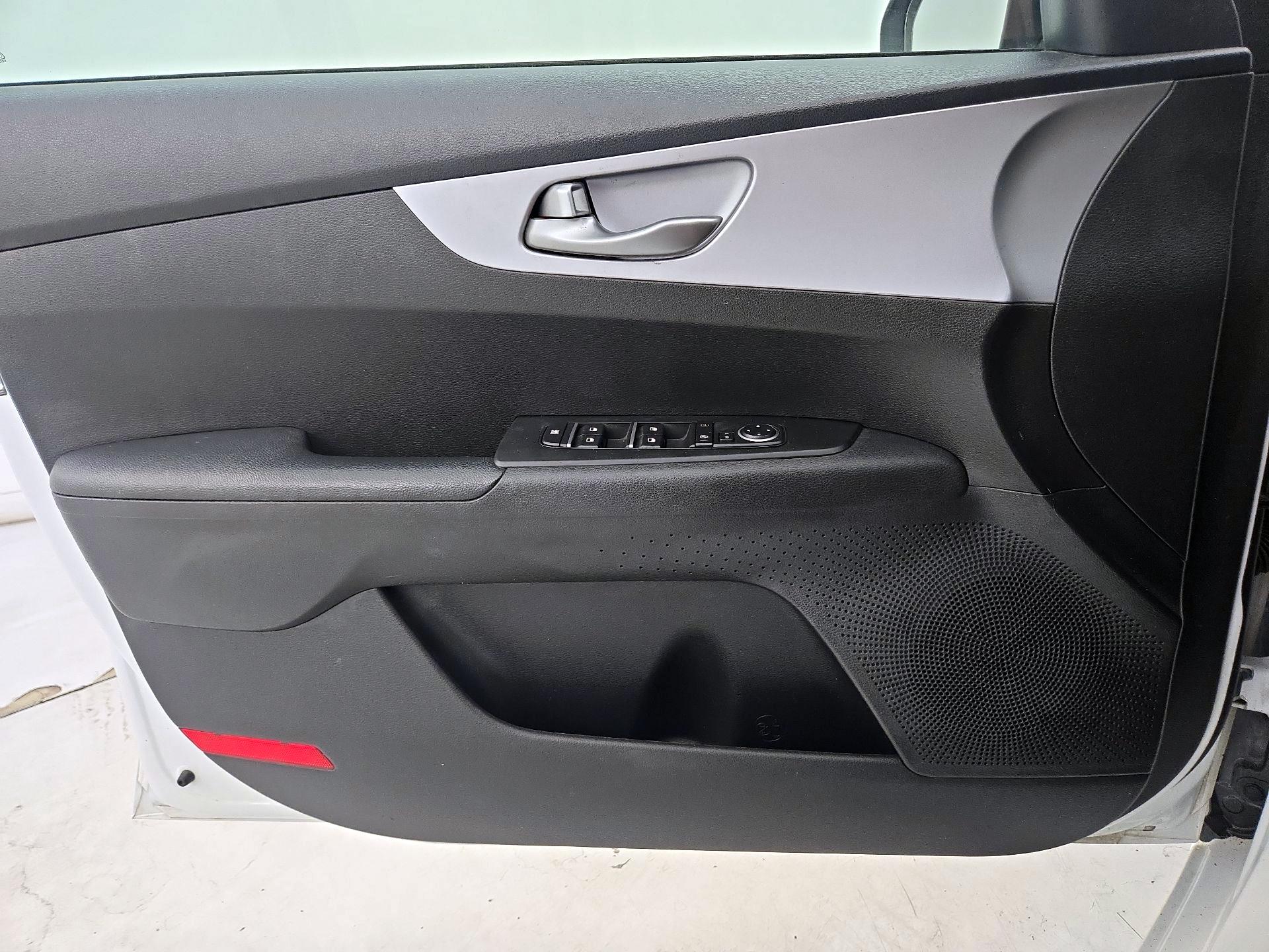 Thumbnail: 2022 Kia Forte - 12