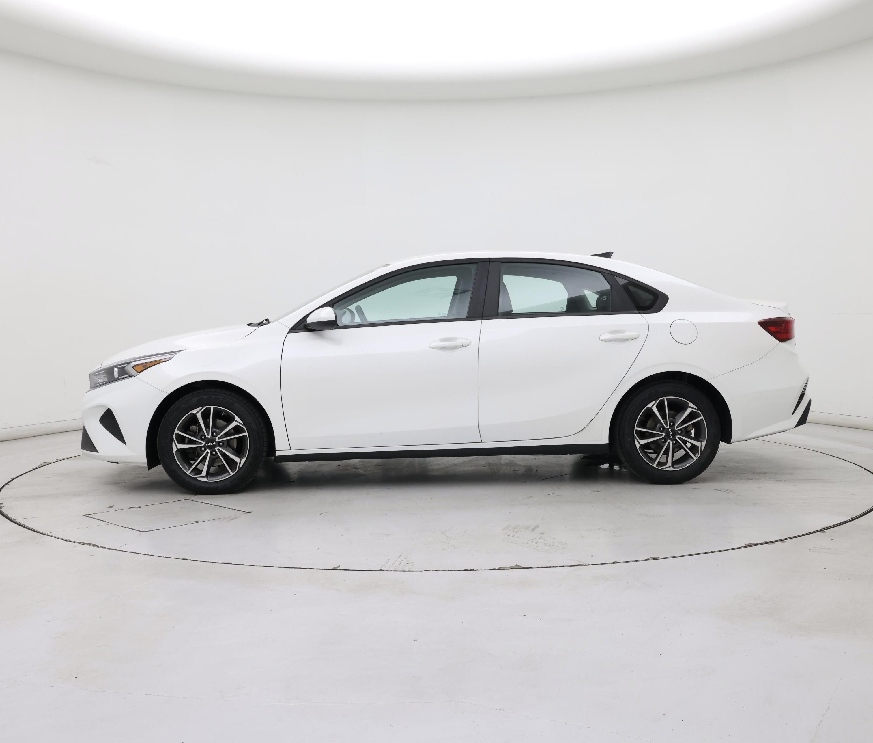 Thumbnail: 2022 Kia Forte - 3