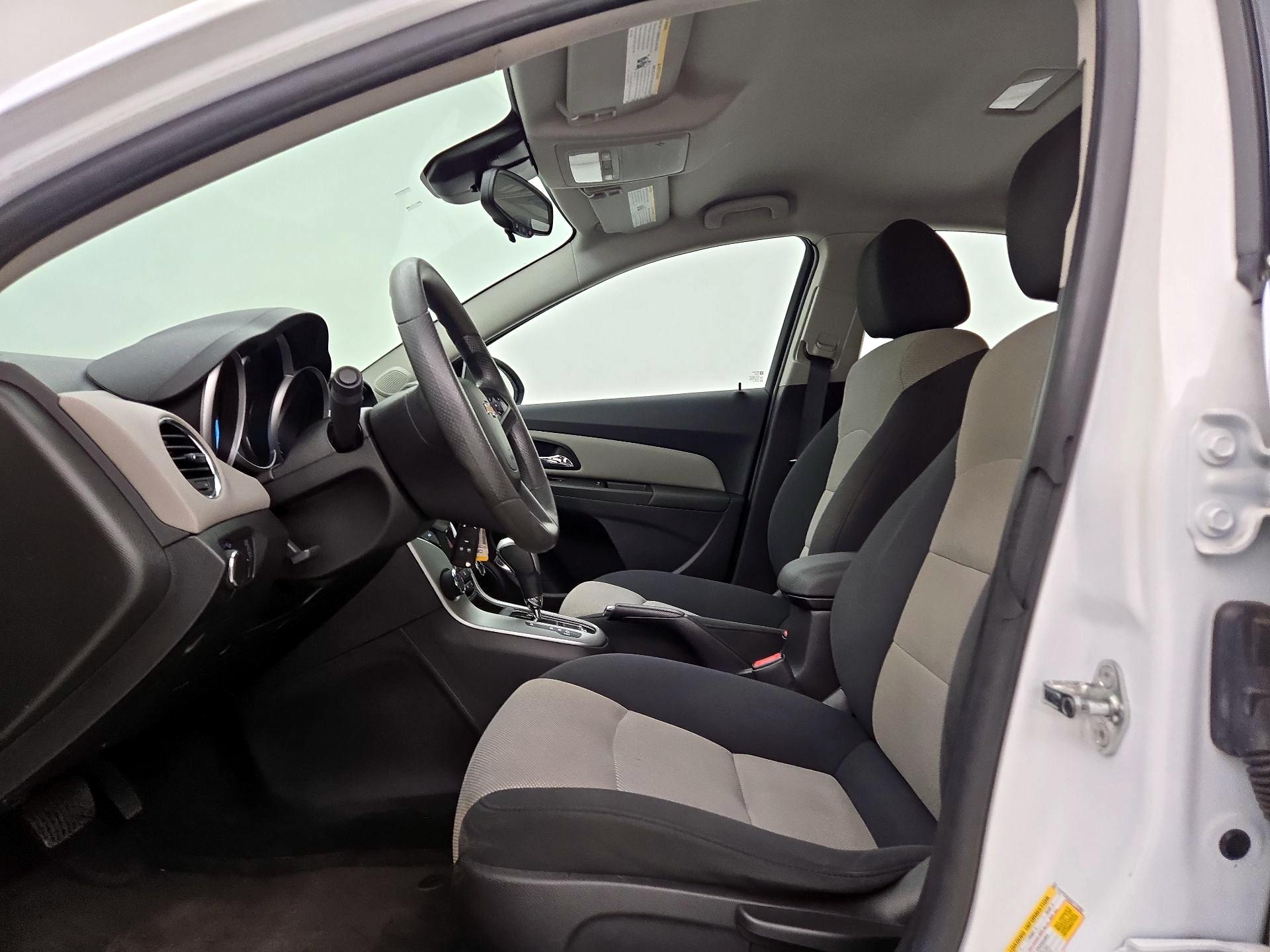 Thumbnail: 2016 Chevrolet Cruze - 11
