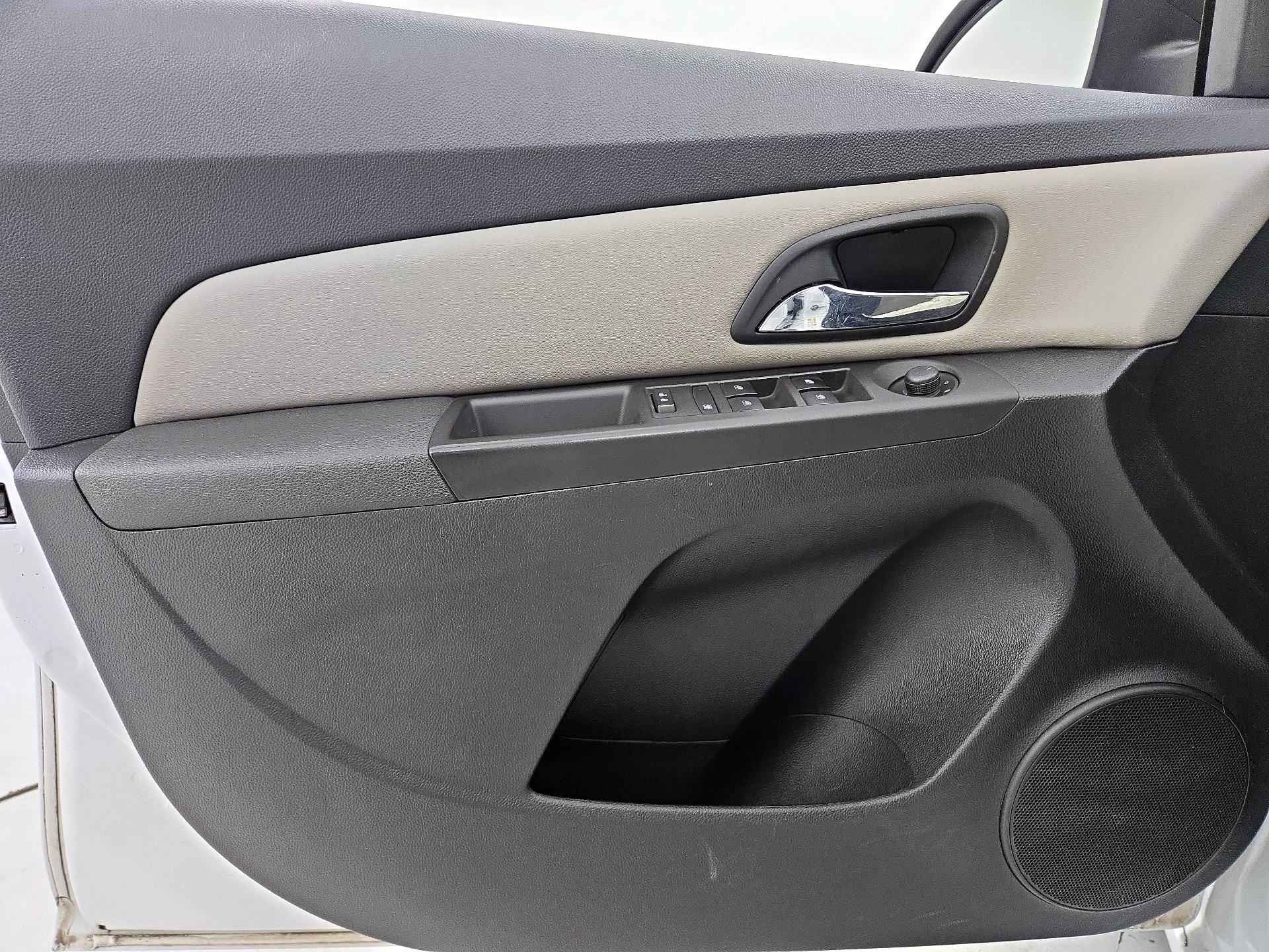 Thumbnail: 2016 Chevrolet Cruze - 12