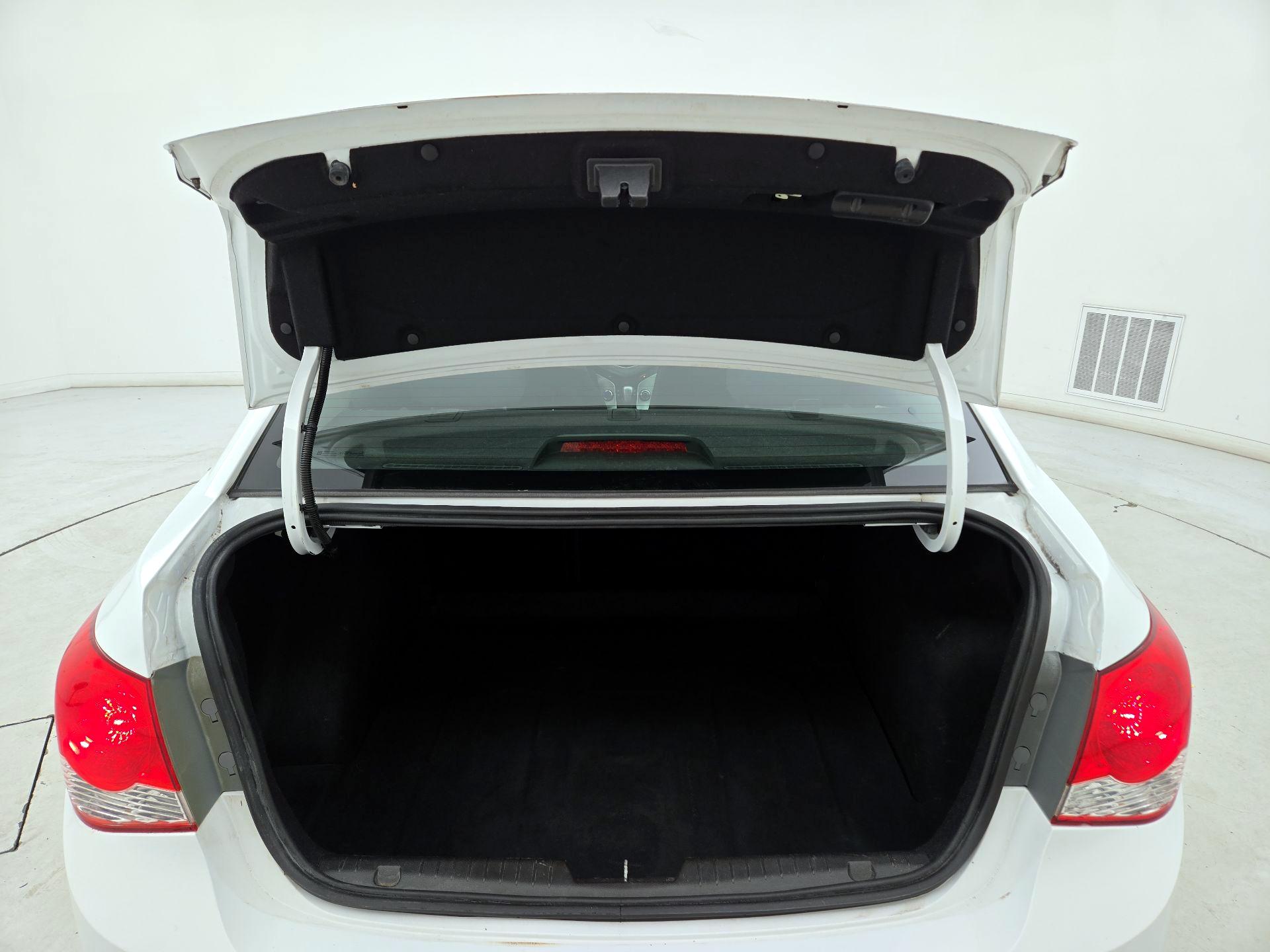 Thumbnail: 2016 Chevrolet Cruze - 18