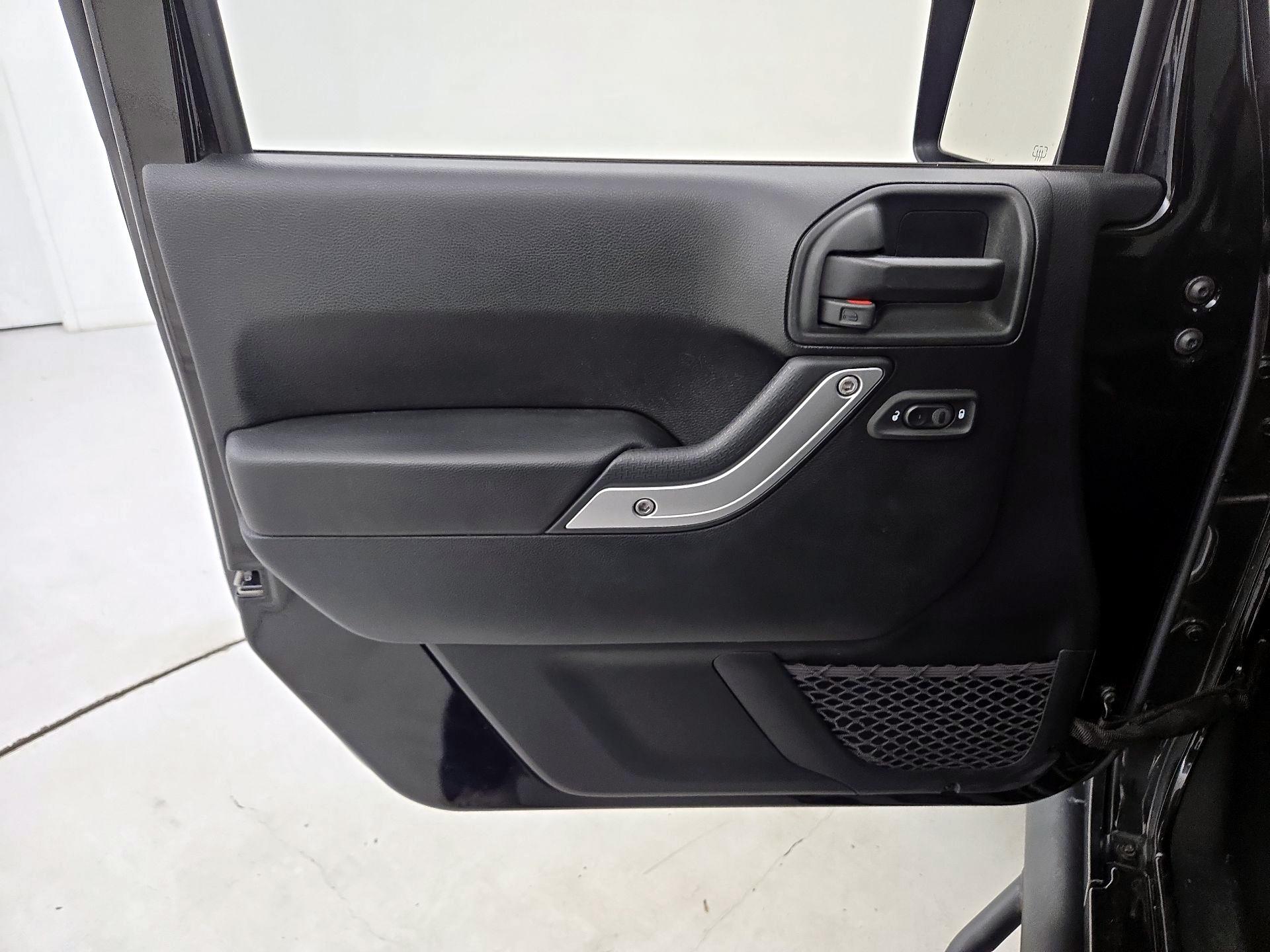 Thumbnail: 2018 Jeep Wrangler - 12