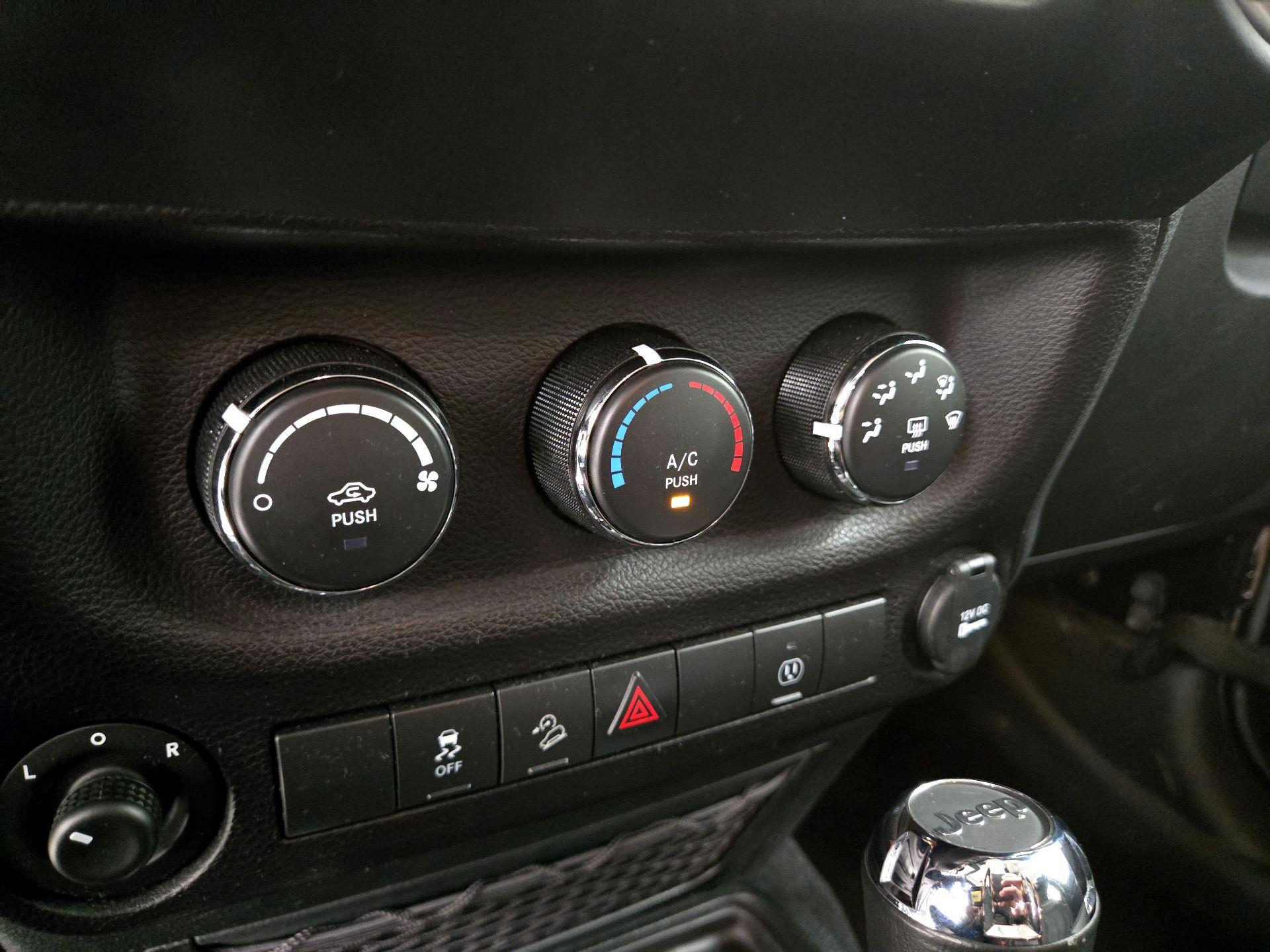 Thumbnail: 2018 Jeep Wrangler - 15