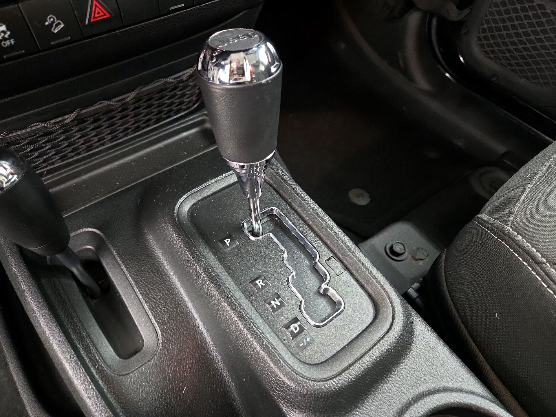 Thumbnail: 2018 Jeep Wrangler - 16