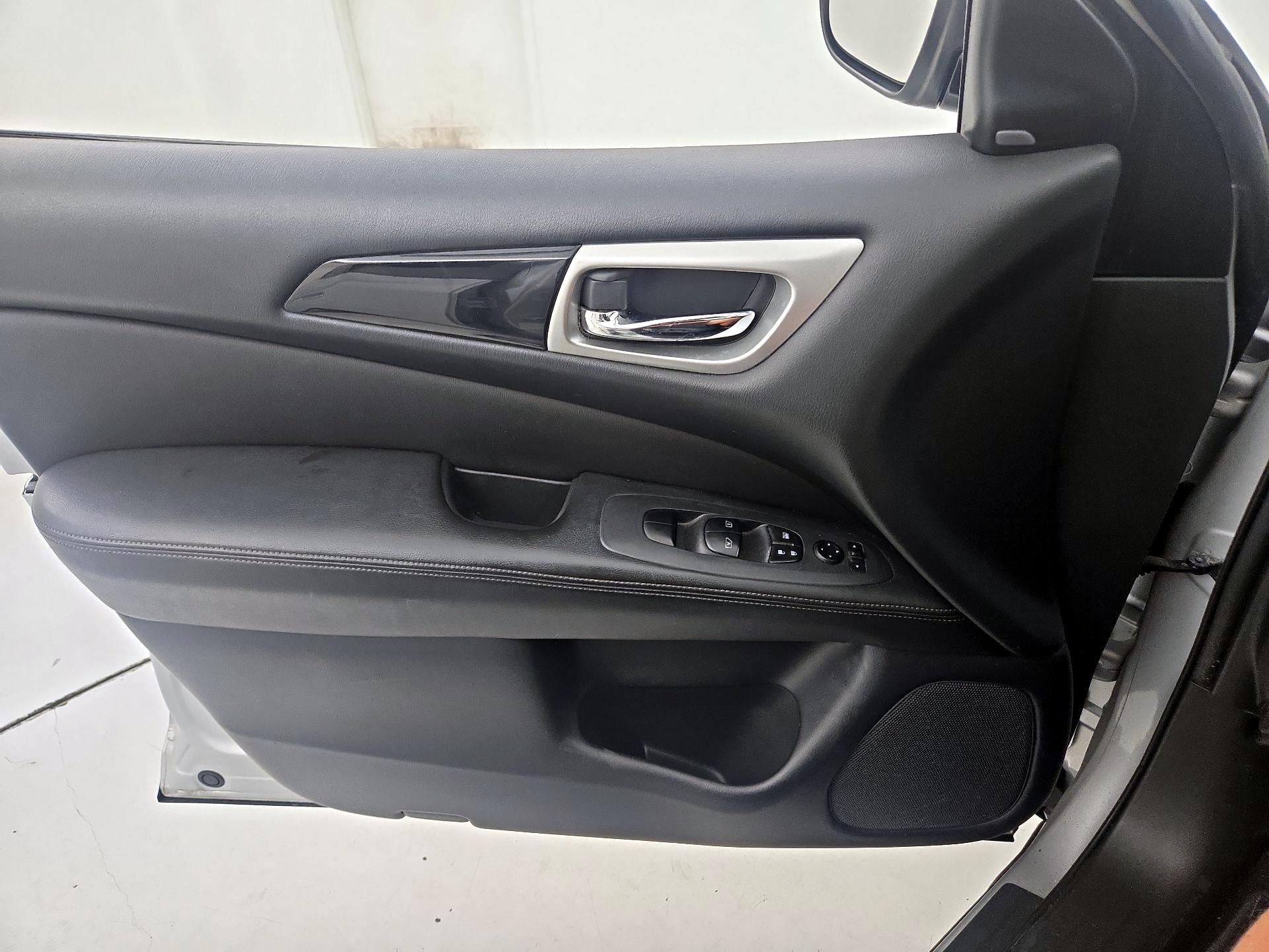 Thumbnail: 2019 Nissan Pathfinder - 12