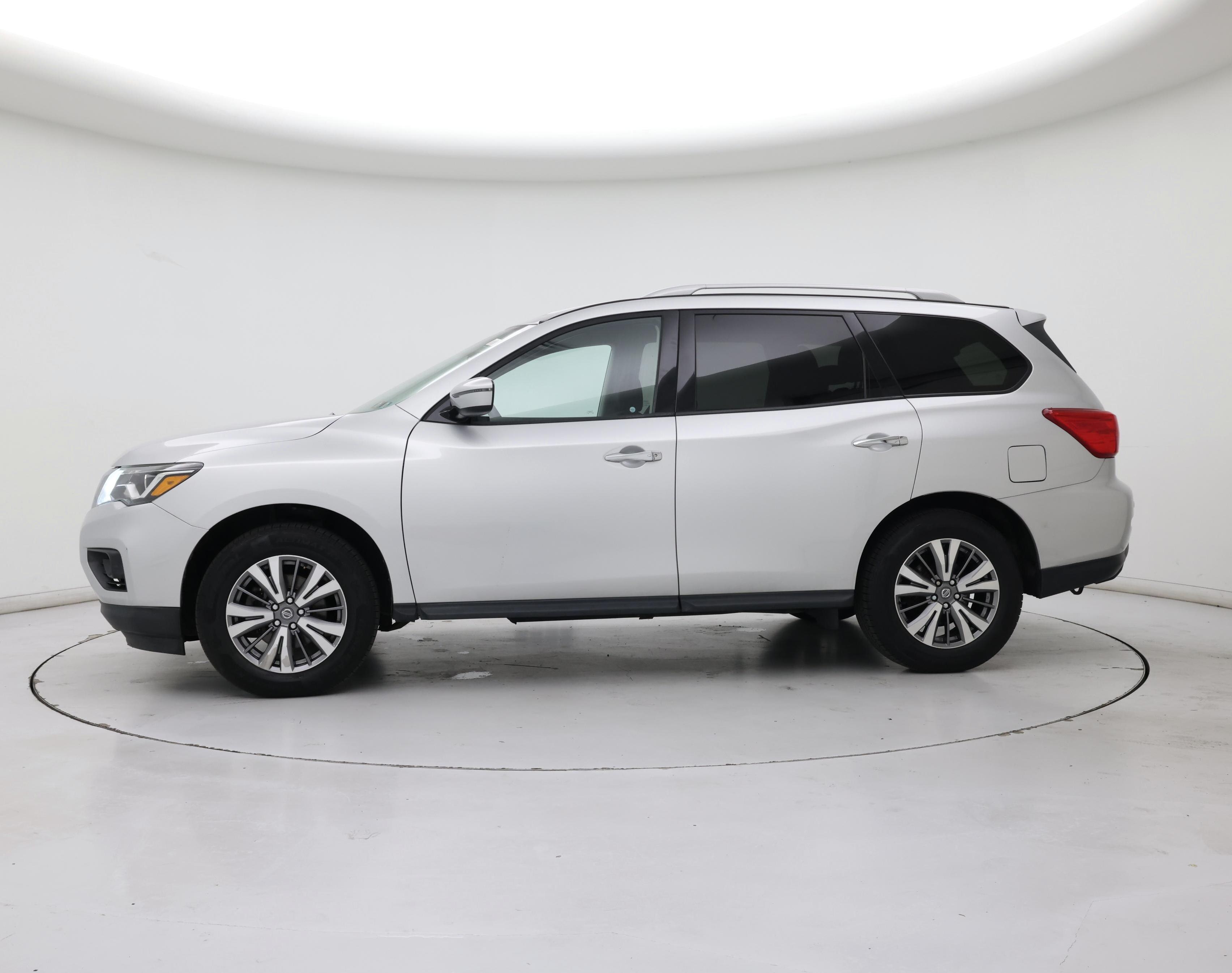 Thumbnail: 2019 Nissan Pathfinder - 3