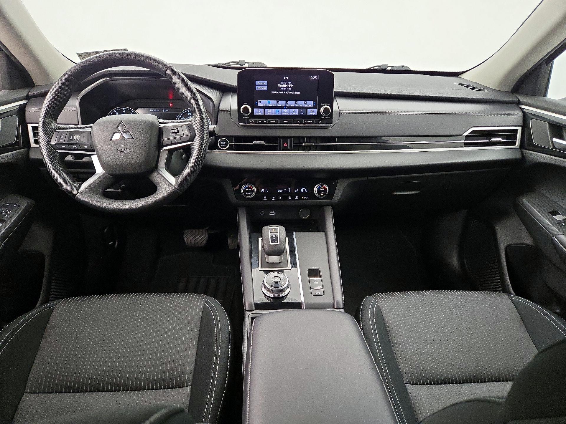 Thumbnail: 2023 Mitsubishi Outlander - 9
