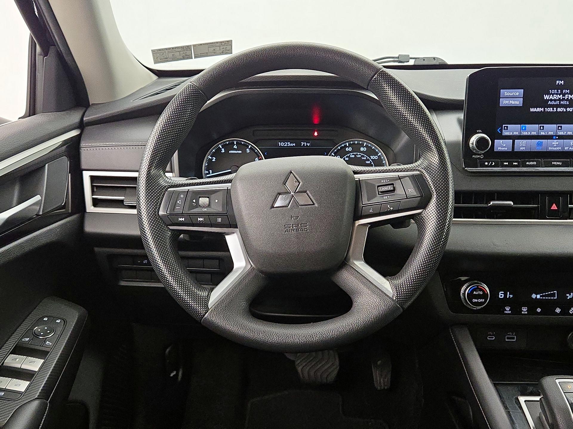 Thumbnail: 2023 Mitsubishi Outlander - 10