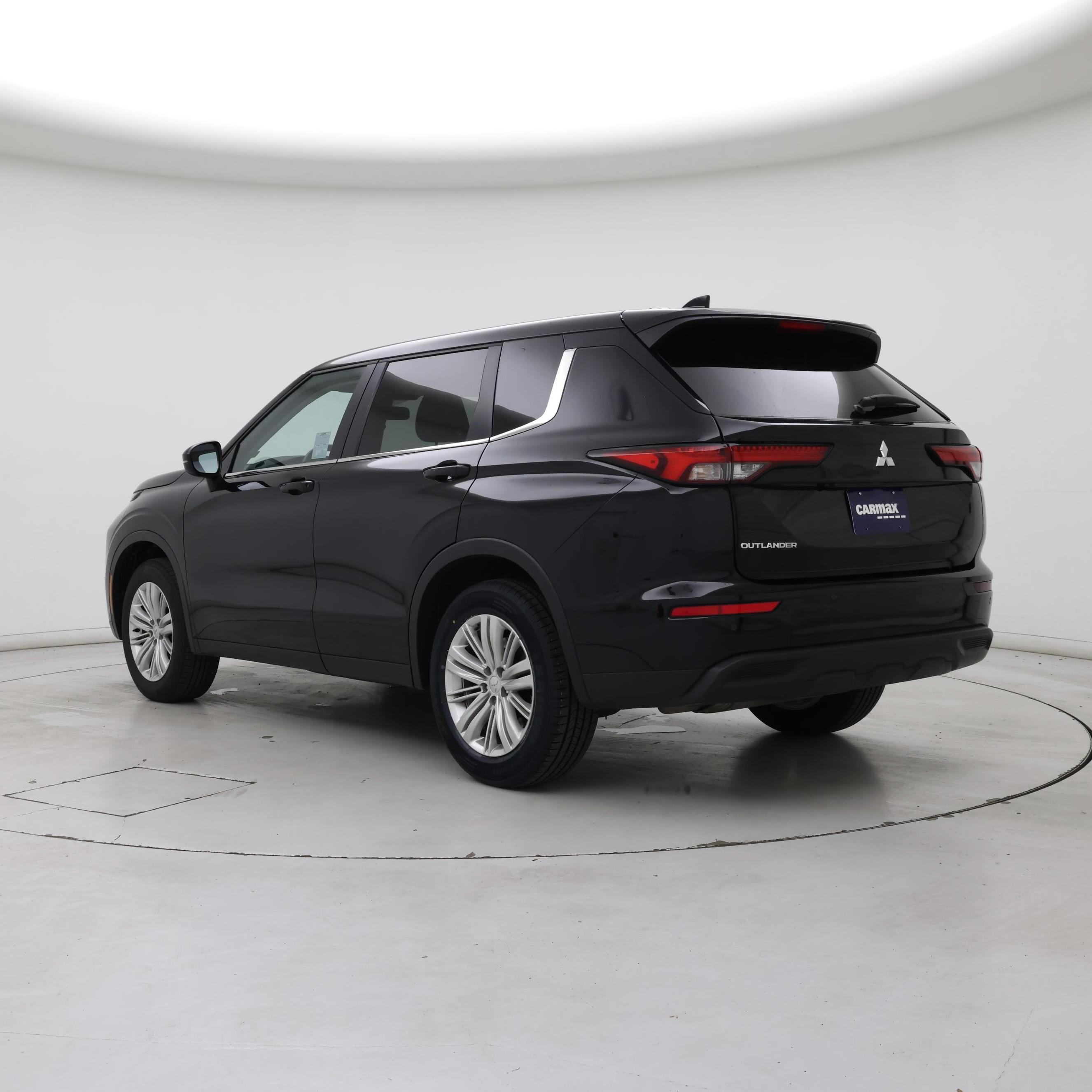 Thumbnail: 2023 Mitsubishi Outlander - 2