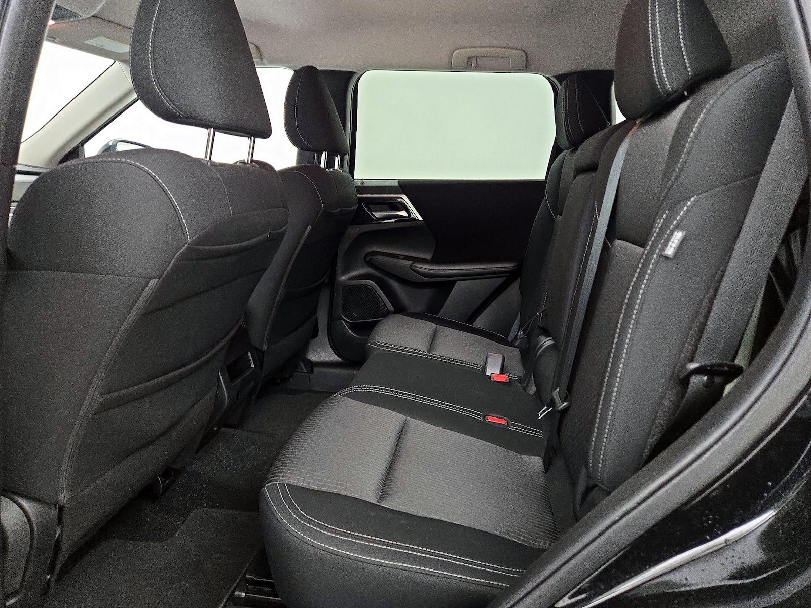 2023 Mitsubishi Outlander ES - Photo 20