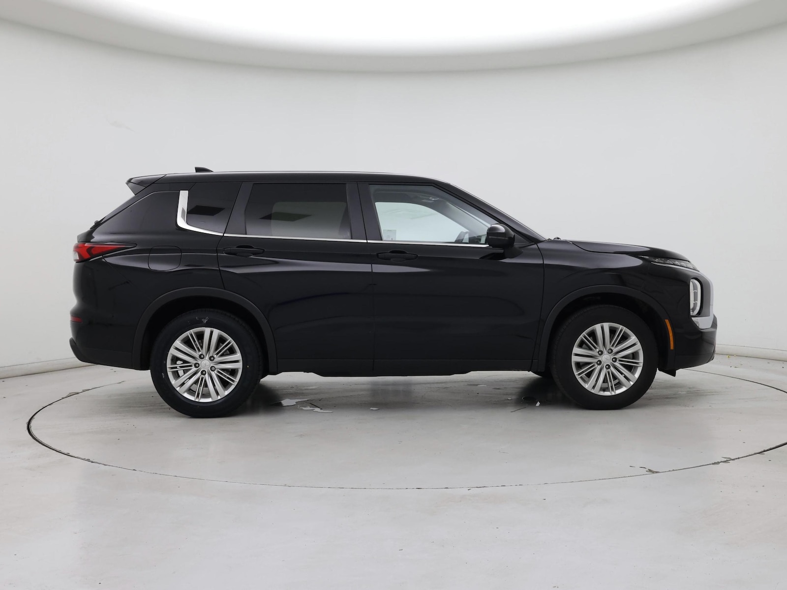 2023 Mitsubishi Outlander ES - Photo 8
