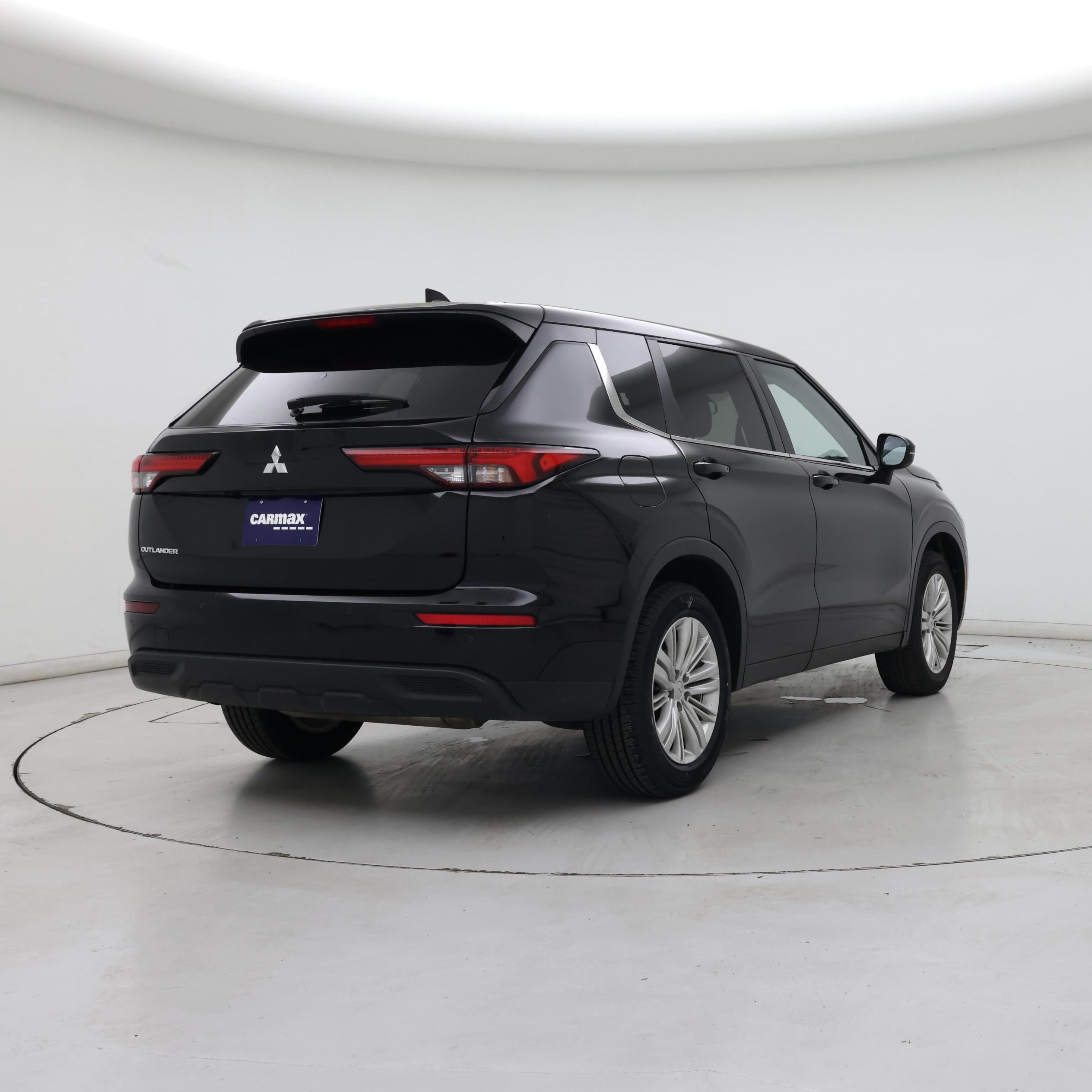 Thumbnail: 2023 Mitsubishi Outlander - 8