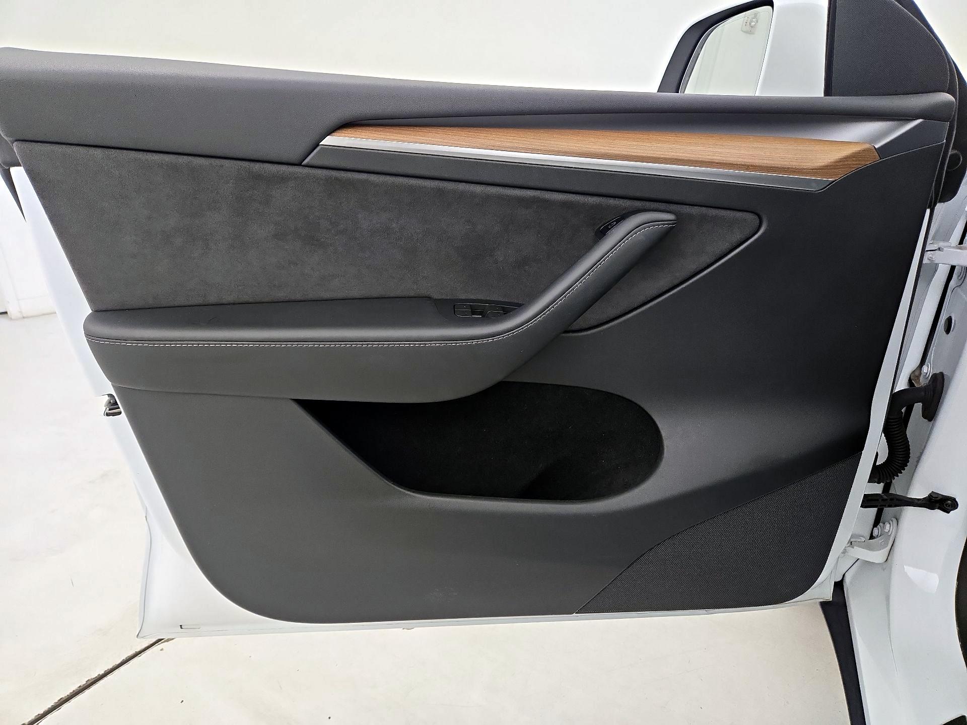 Thumbnail: 2023 Tesla Model Y - 12