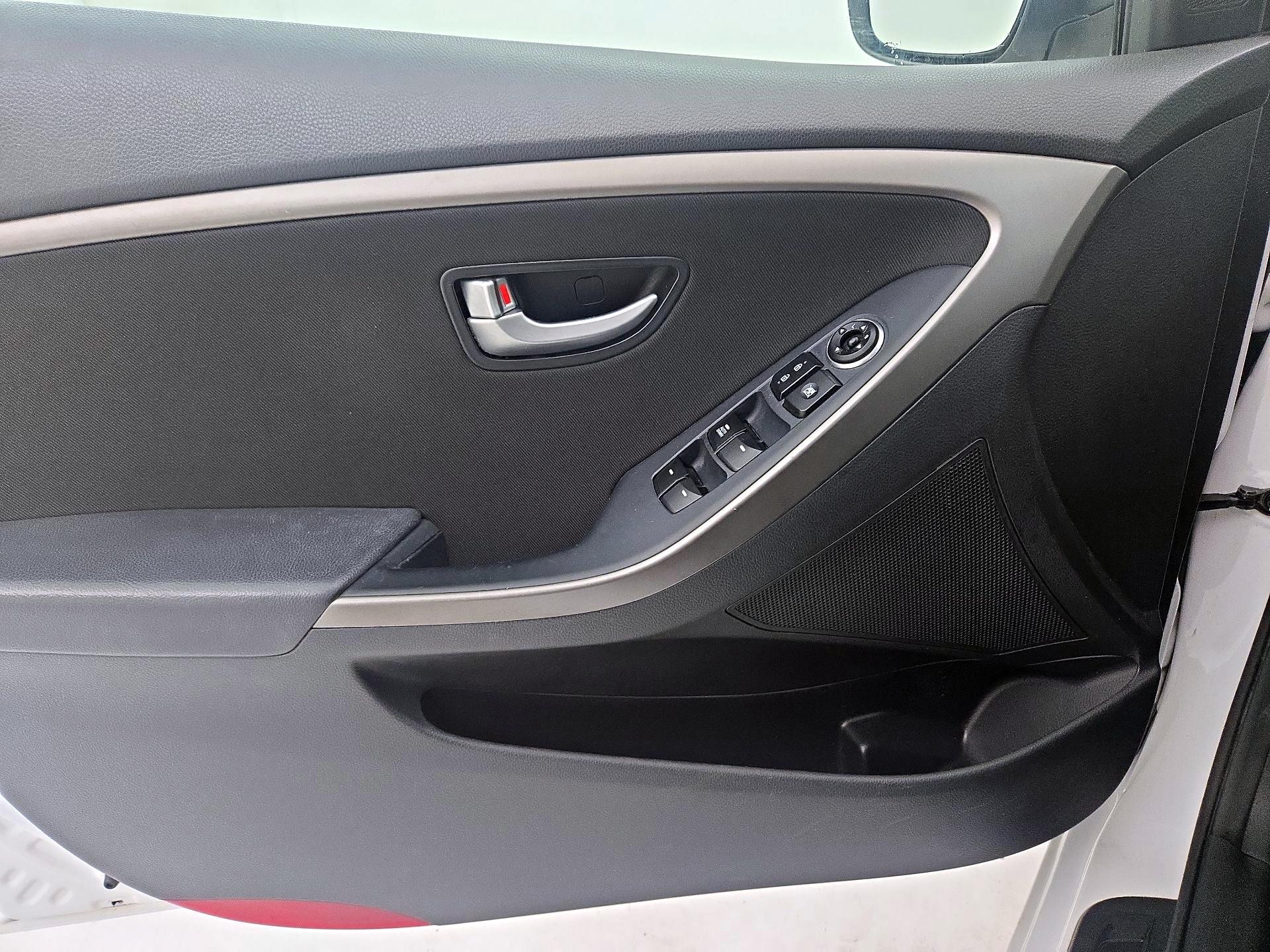 Thumbnail: 2016 Hyundai Elantra - 12