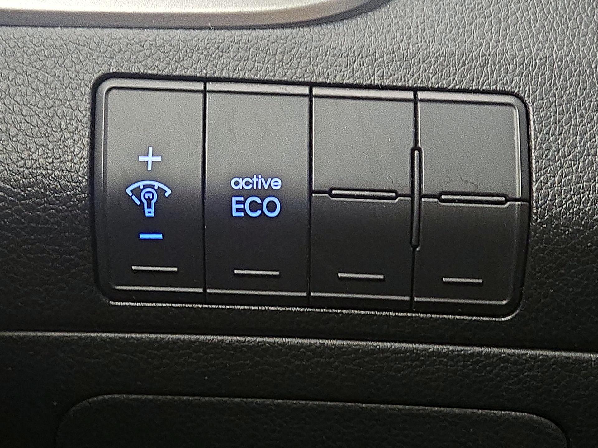 Thumbnail: 2016 Hyundai Elantra - 13
