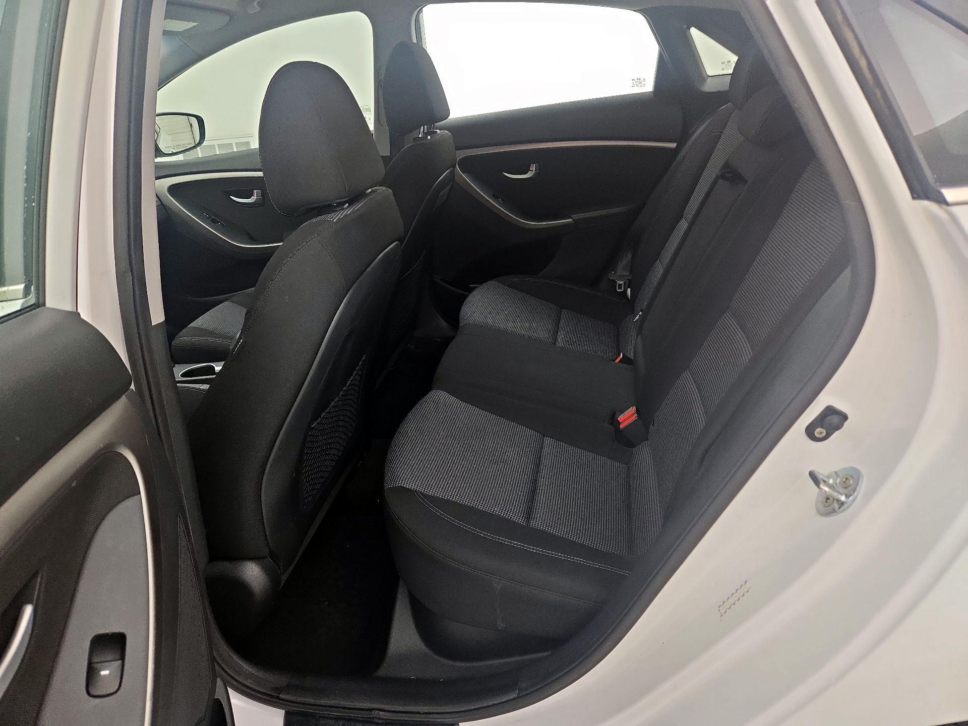 Thumbnail: 2016 Hyundai Elantra - 18