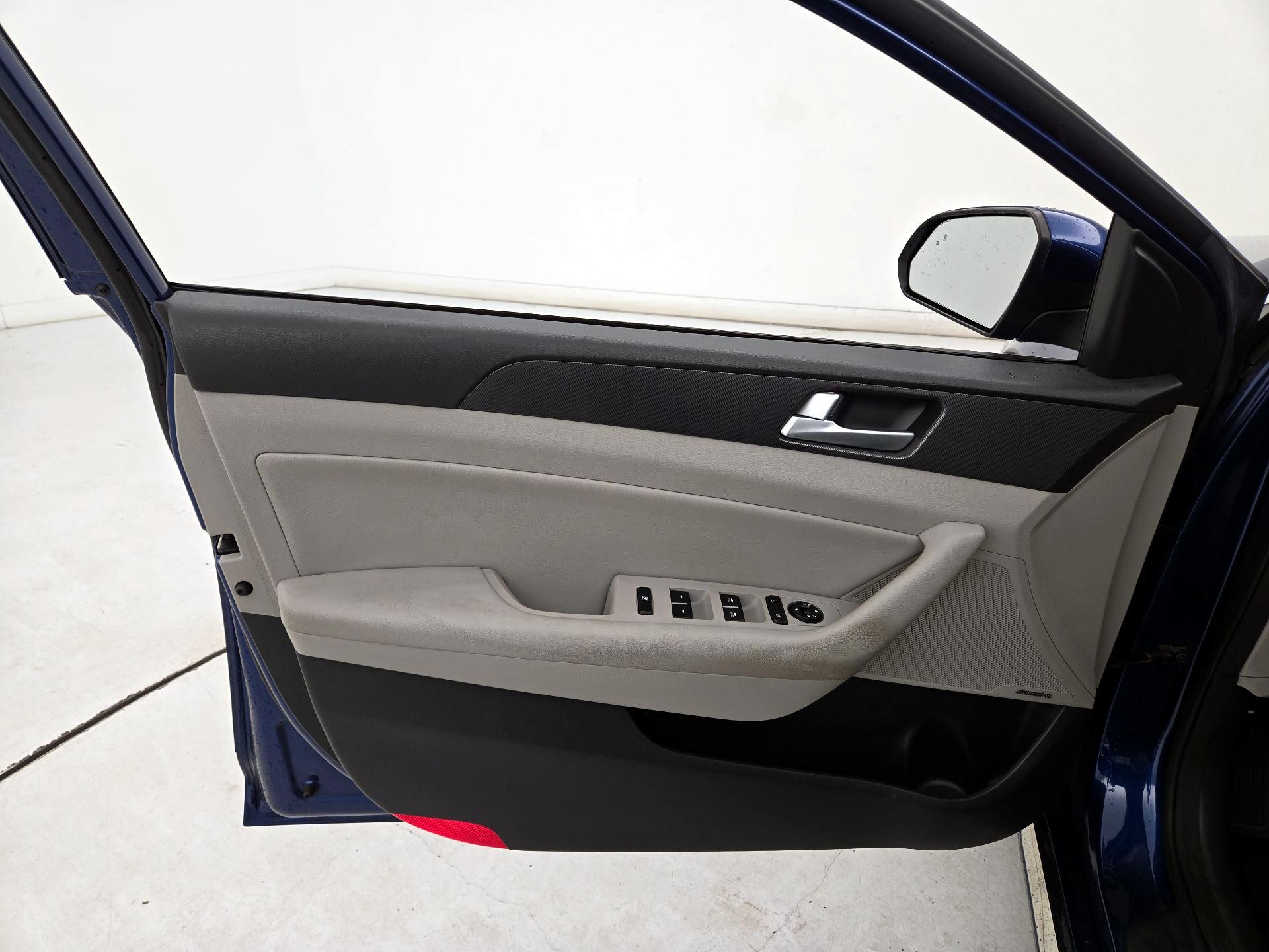 Thumbnail: 2015 Hyundai Sonata - 12