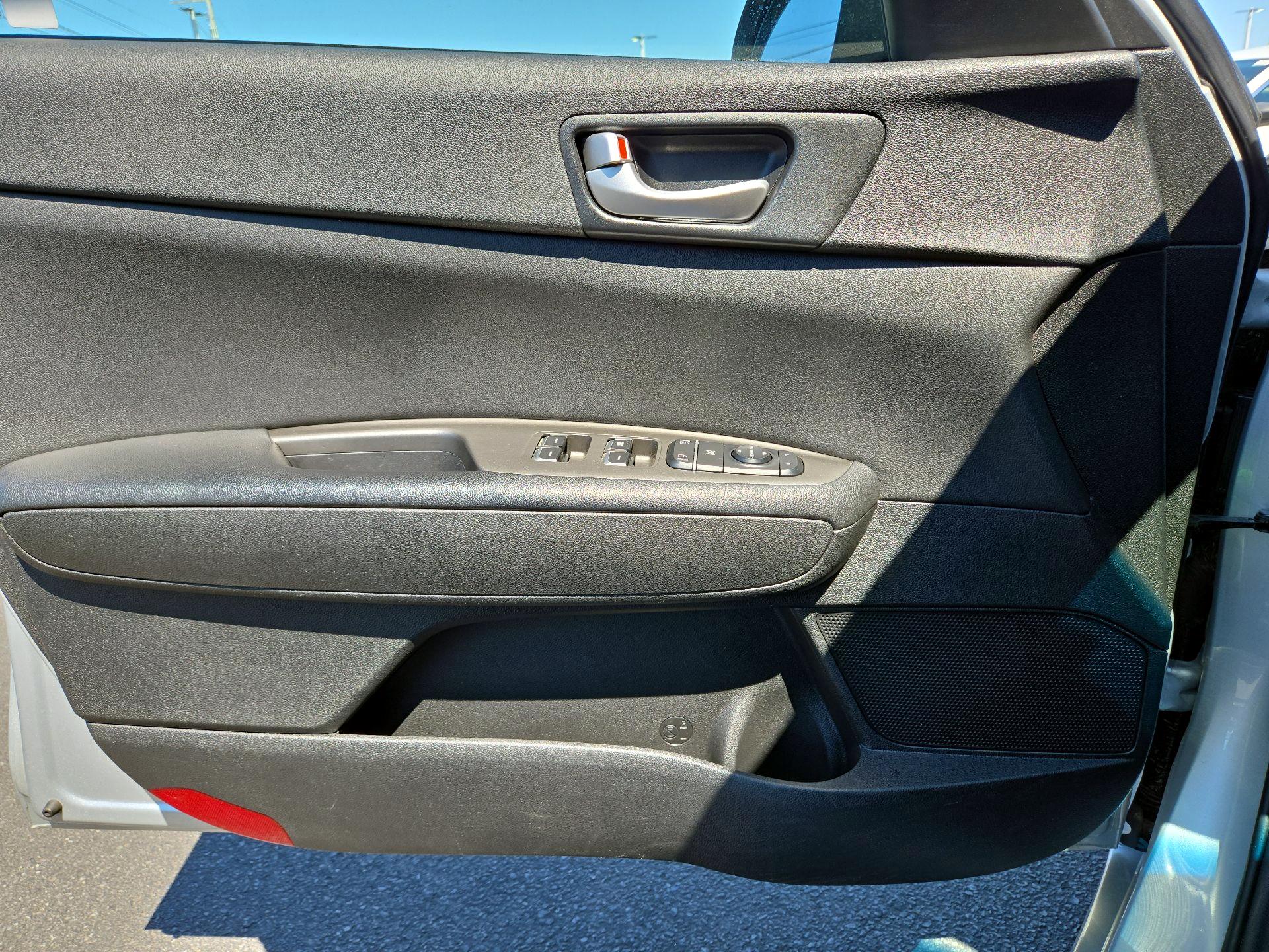Thumbnail: 2020 Kia Optima - 10