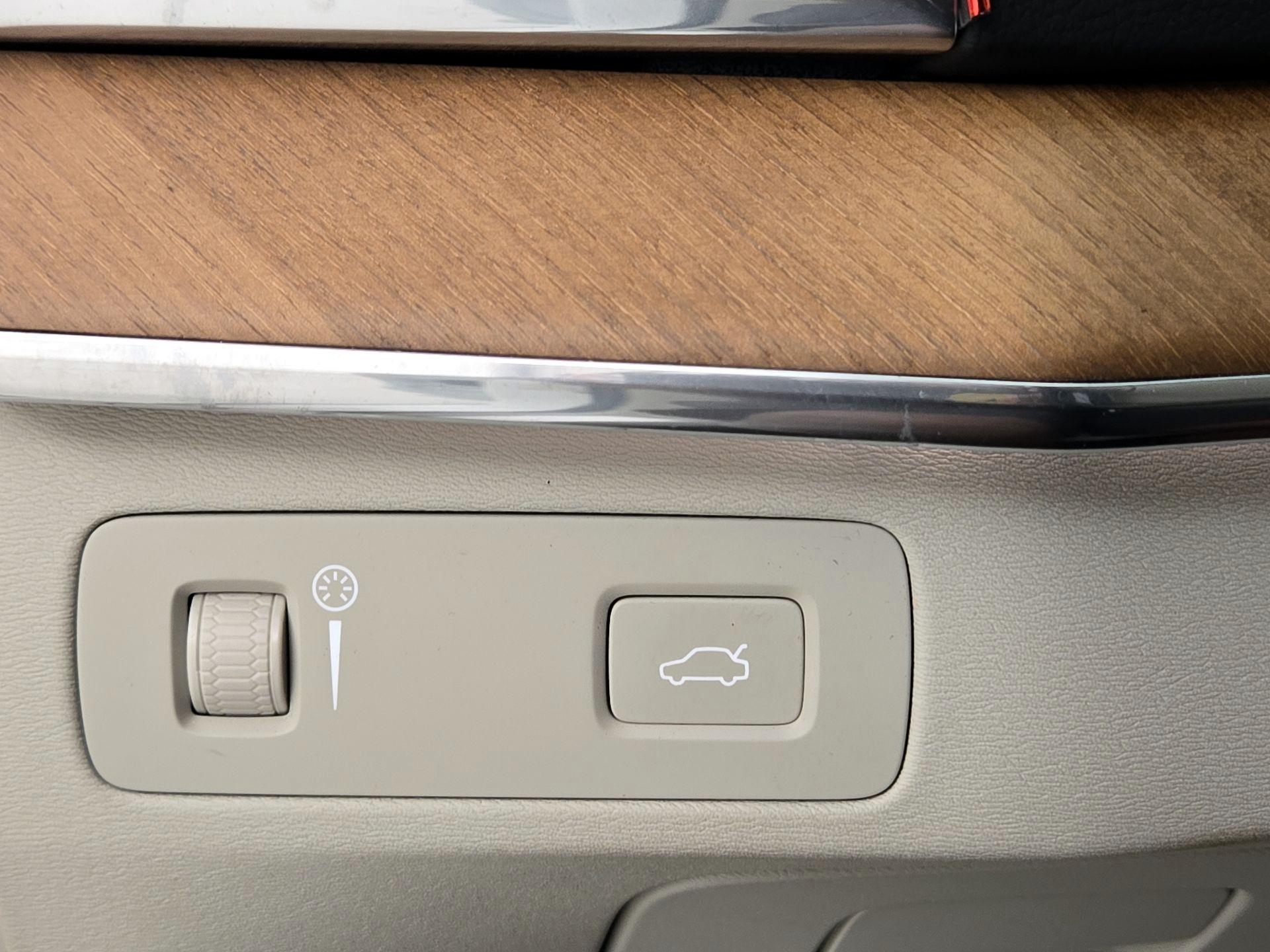Thumbnail: 2020 Volvo XC90 - 13