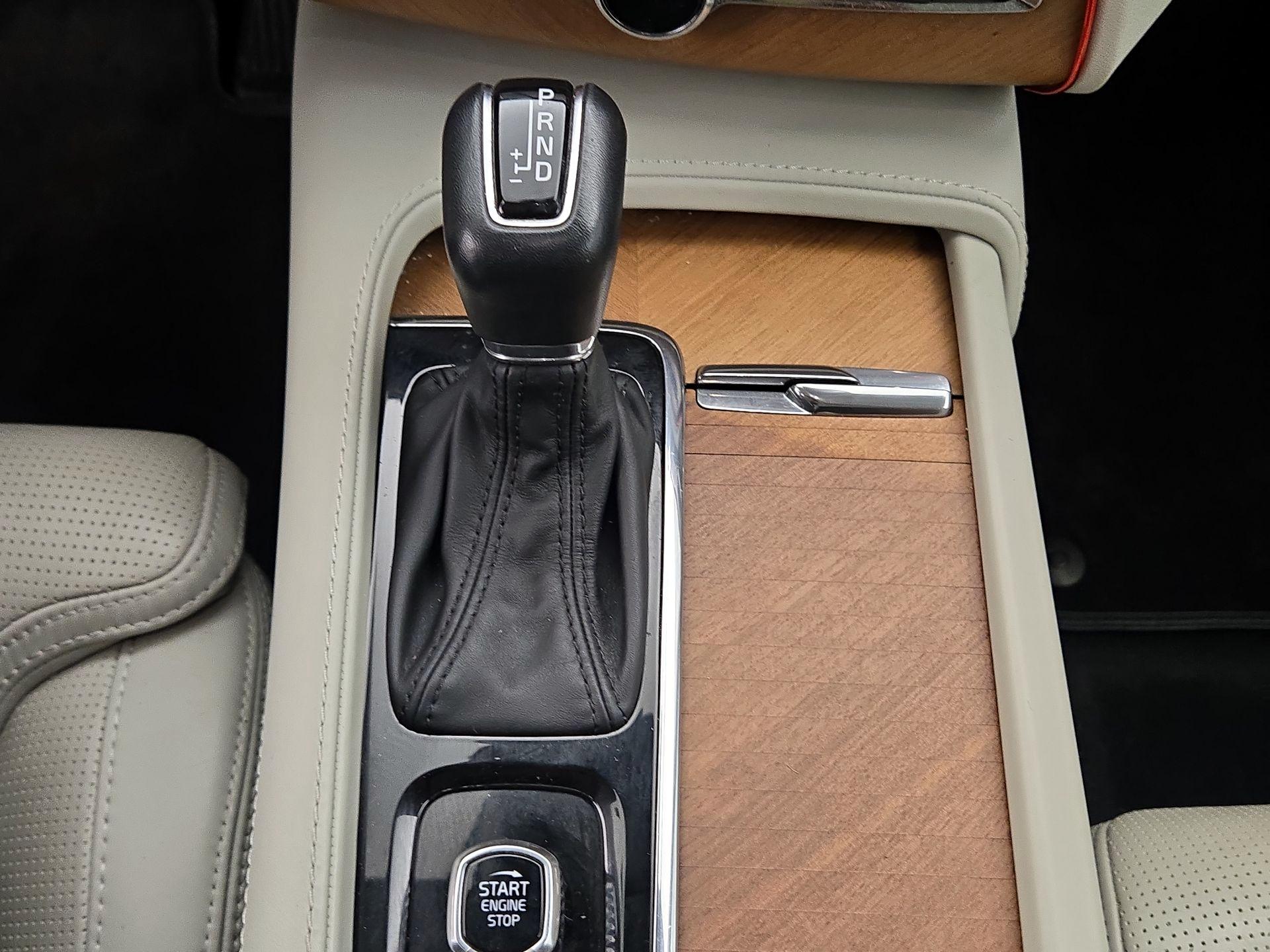 Thumbnail: 2020 Volvo XC90 - 17