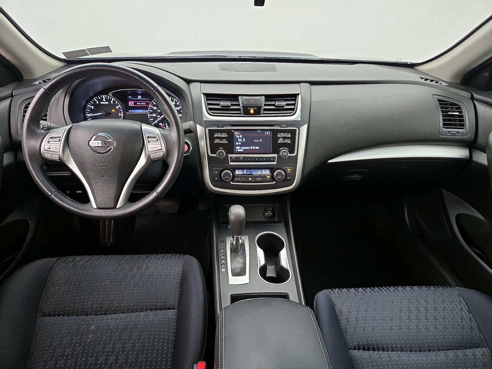 2017 Nissan Altima SV - Photo 10