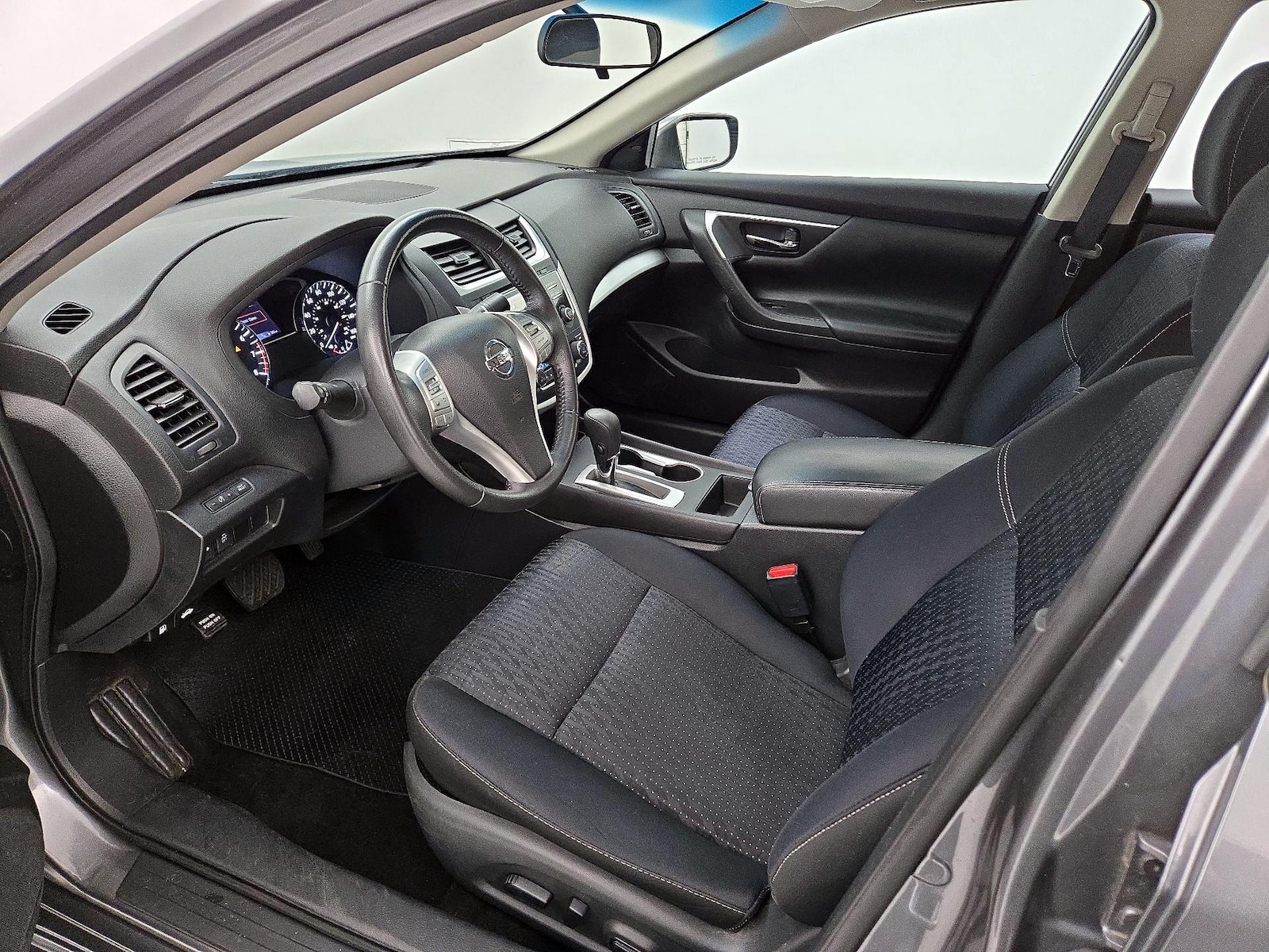2017 Nissan Altima SV - Photo 12