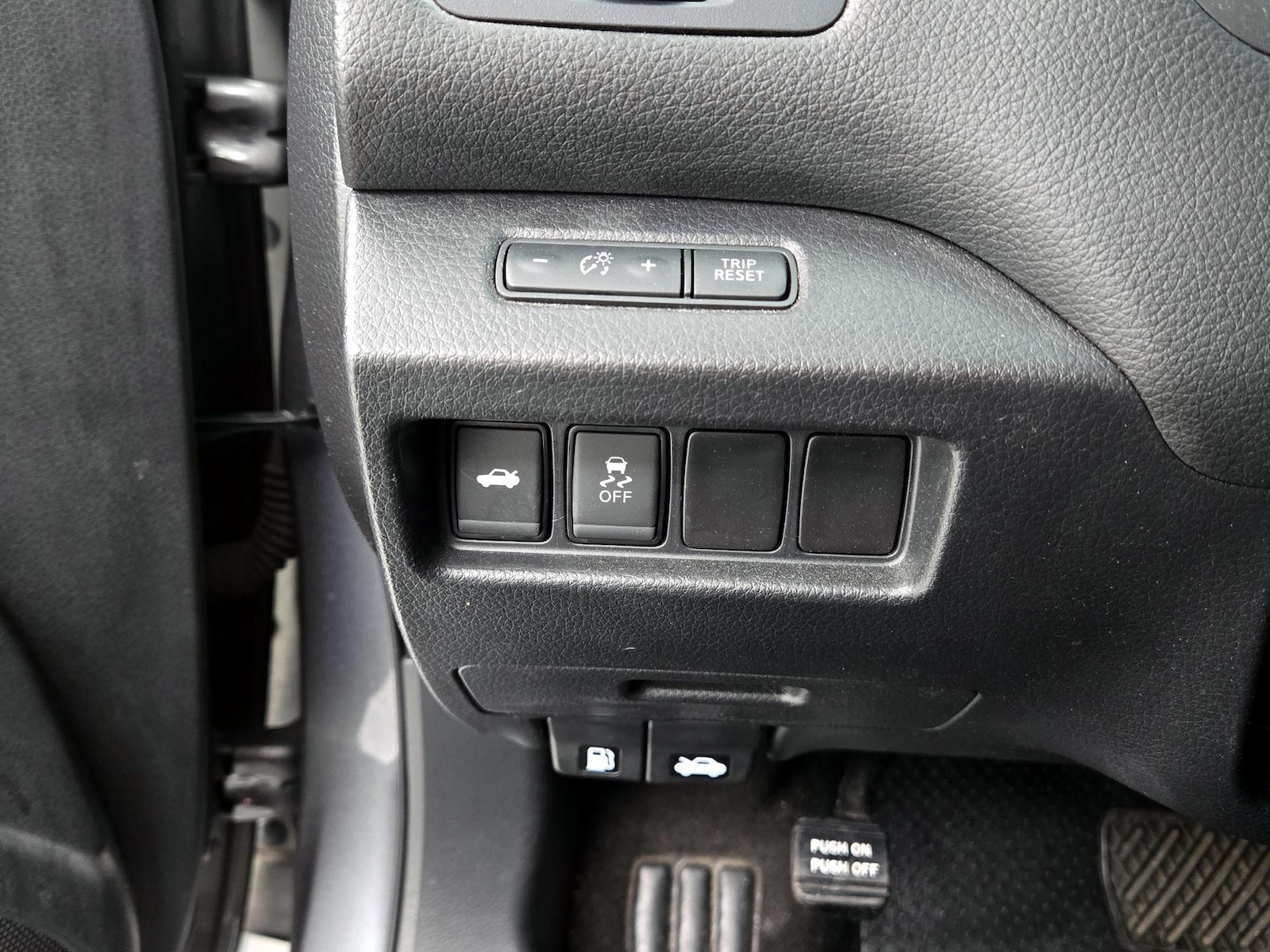 2017 Nissan Altima SV - Photo 14