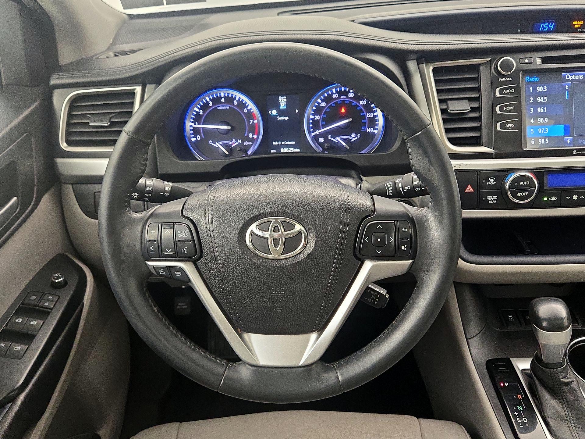 Thumbnail: 2016 Toyota Highlander - 10