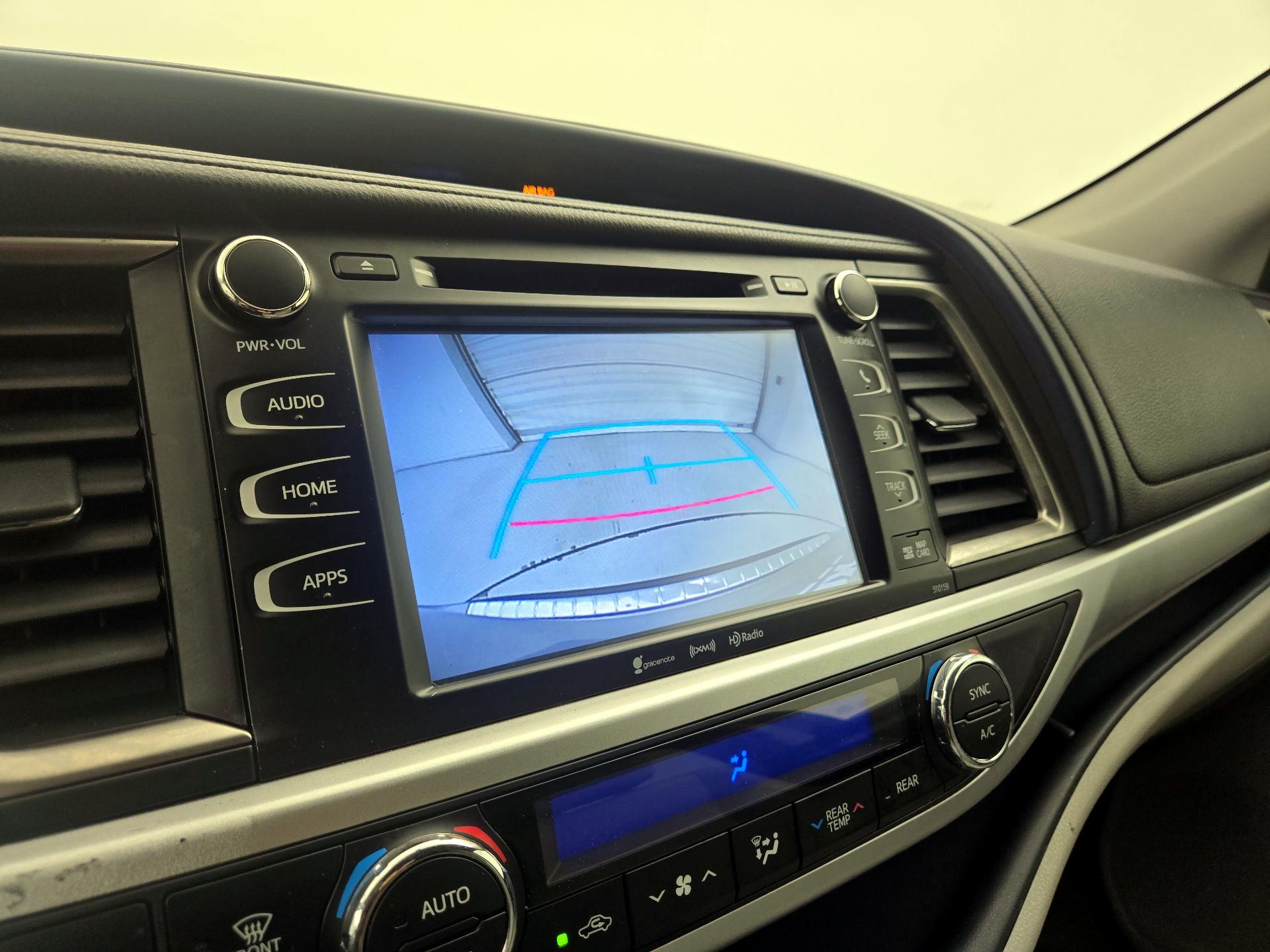 Thumbnail: 2016 Toyota Highlander - 14