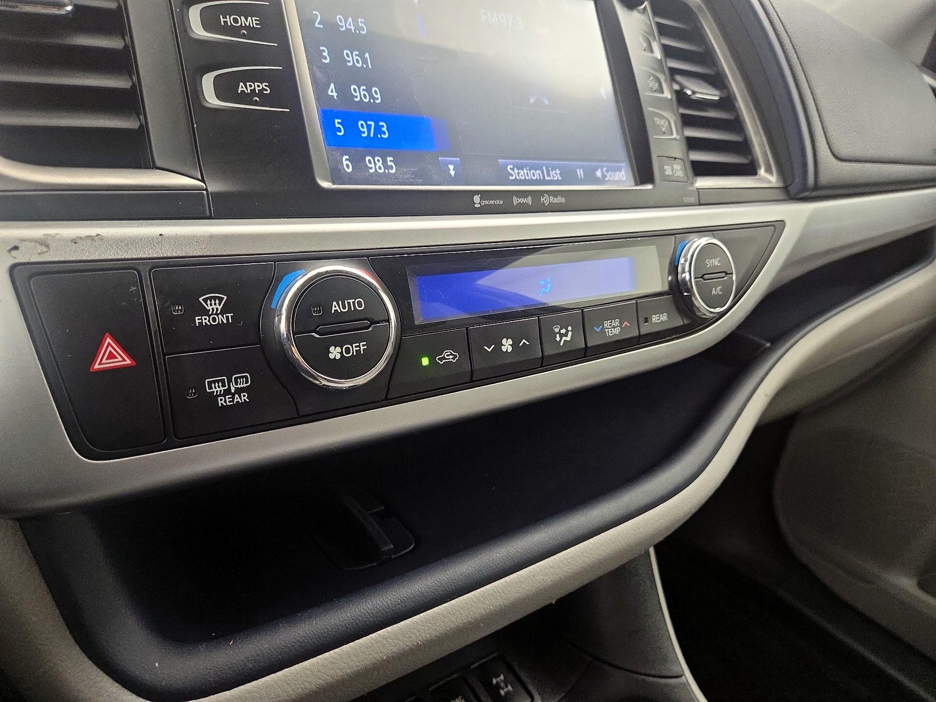 Thumbnail: 2016 Toyota Highlander - 16