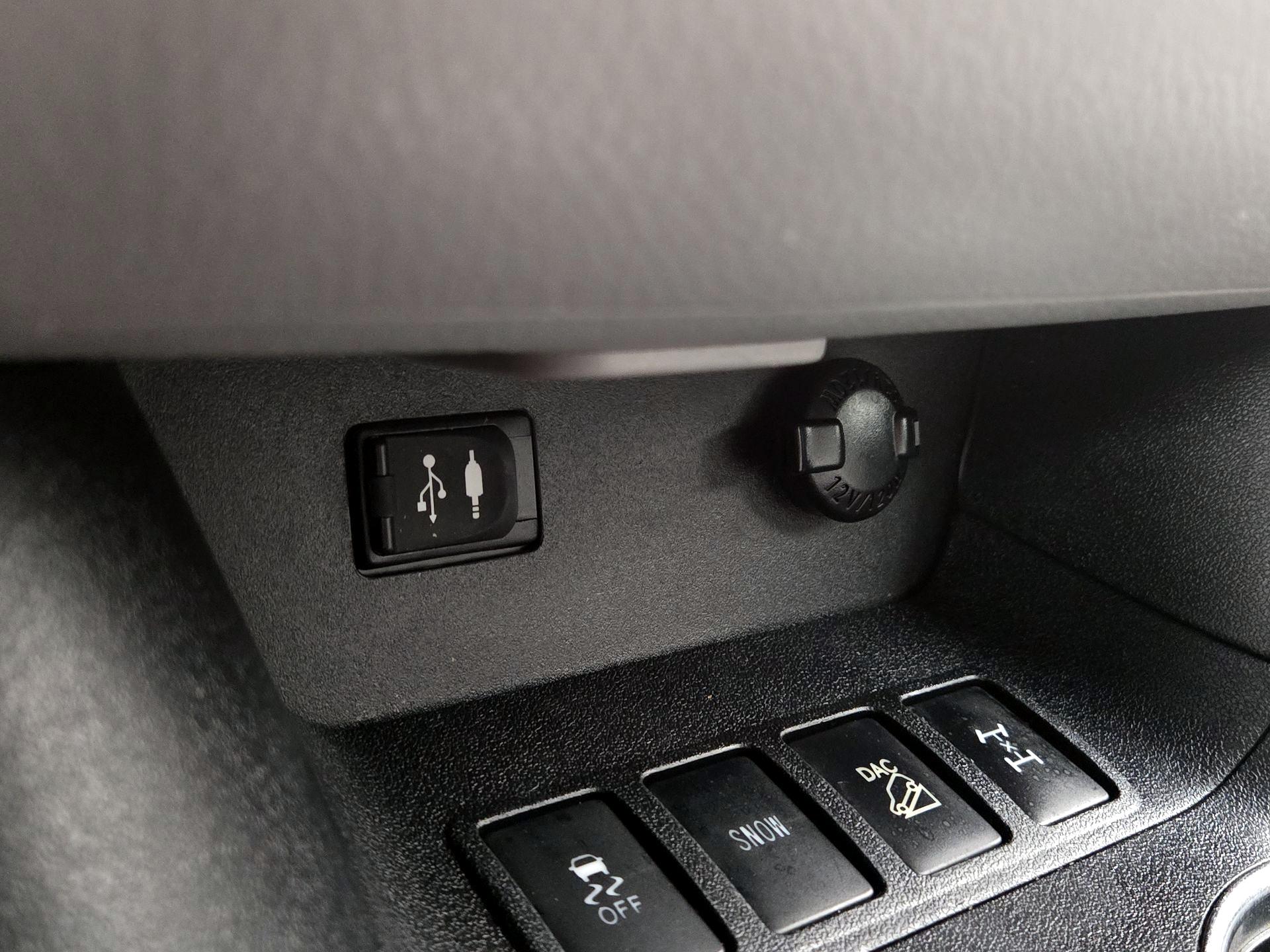 Thumbnail: 2016 Toyota Highlander - 18