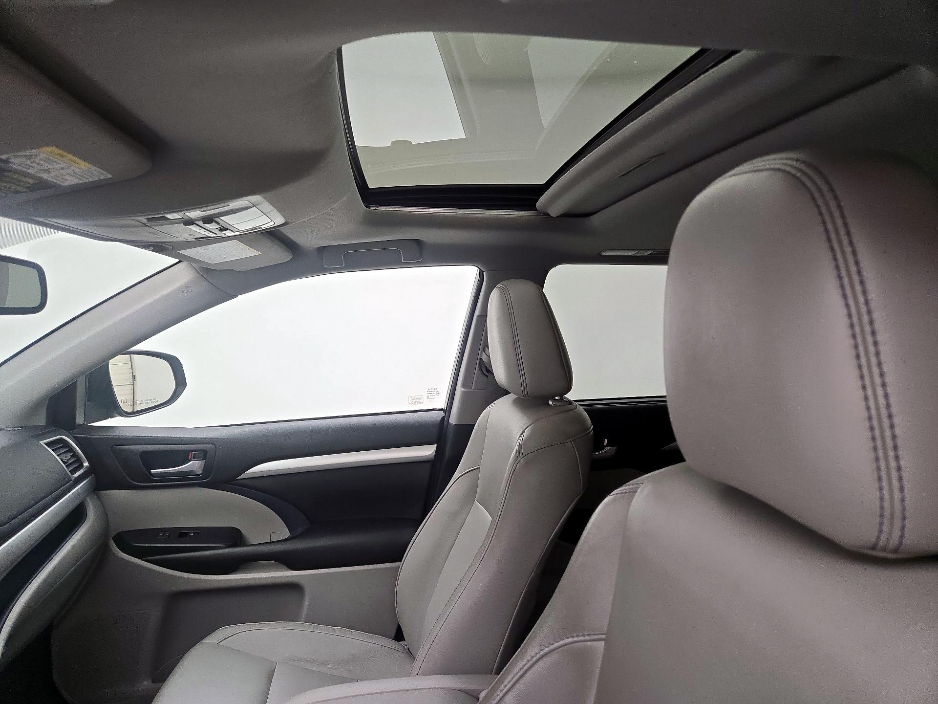 Thumbnail: 2016 Toyota Highlander - 19